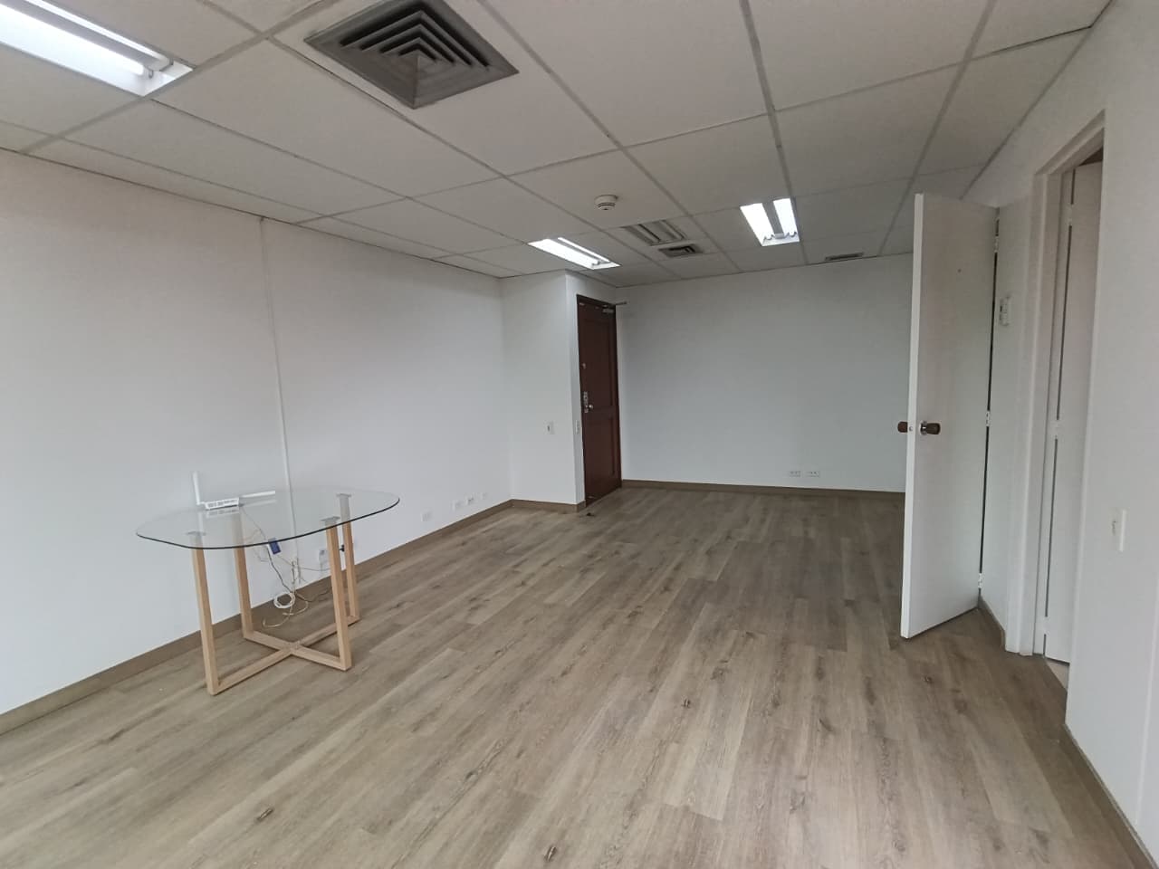Oficina en arriendo en Milla de Oro, El Poblado, Medellín — foto 2 de 12