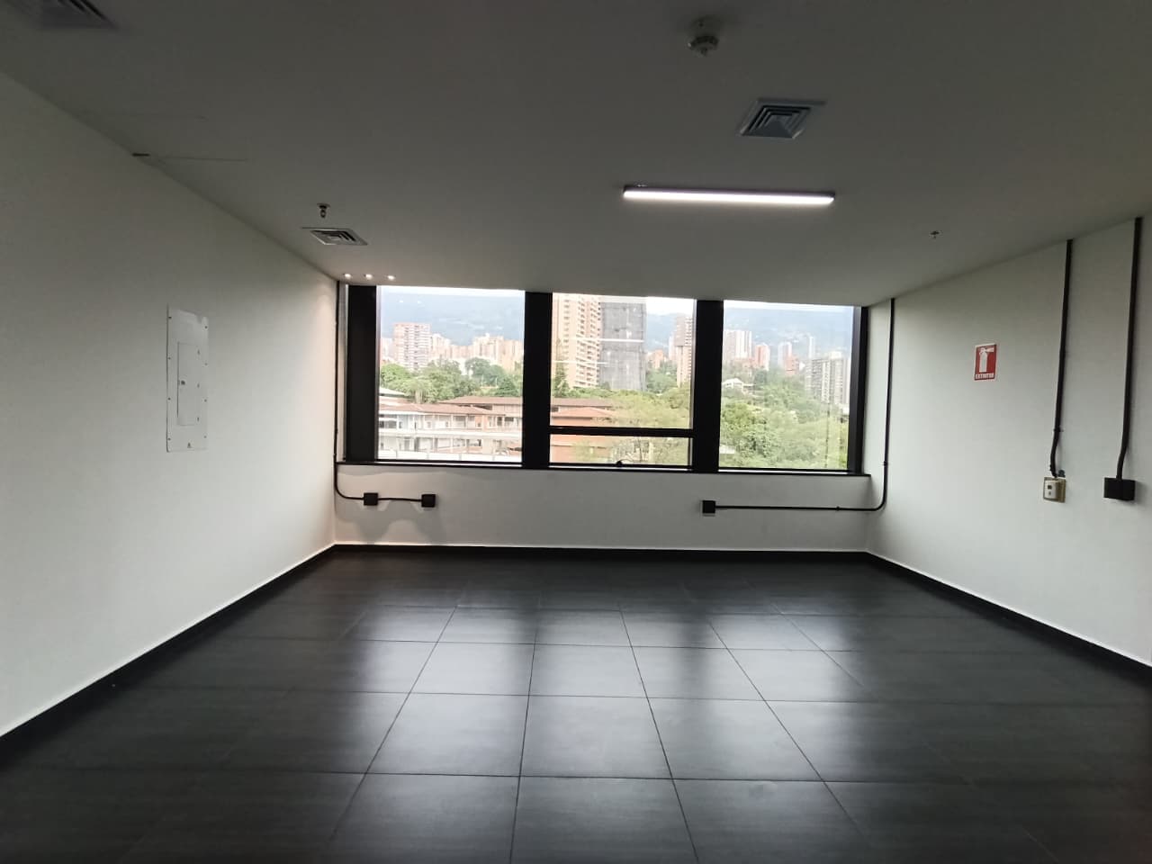 Oficina en arriendo en Los Balsos, El Poblado, Medellín — foto 3 de 14