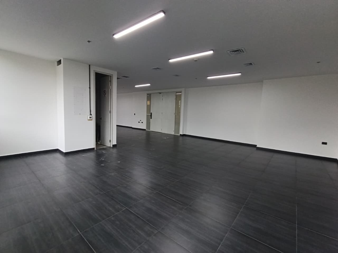 Oficina en arriendo en Los Balsos, El Poblado, Medellín — foto 4 de 14
