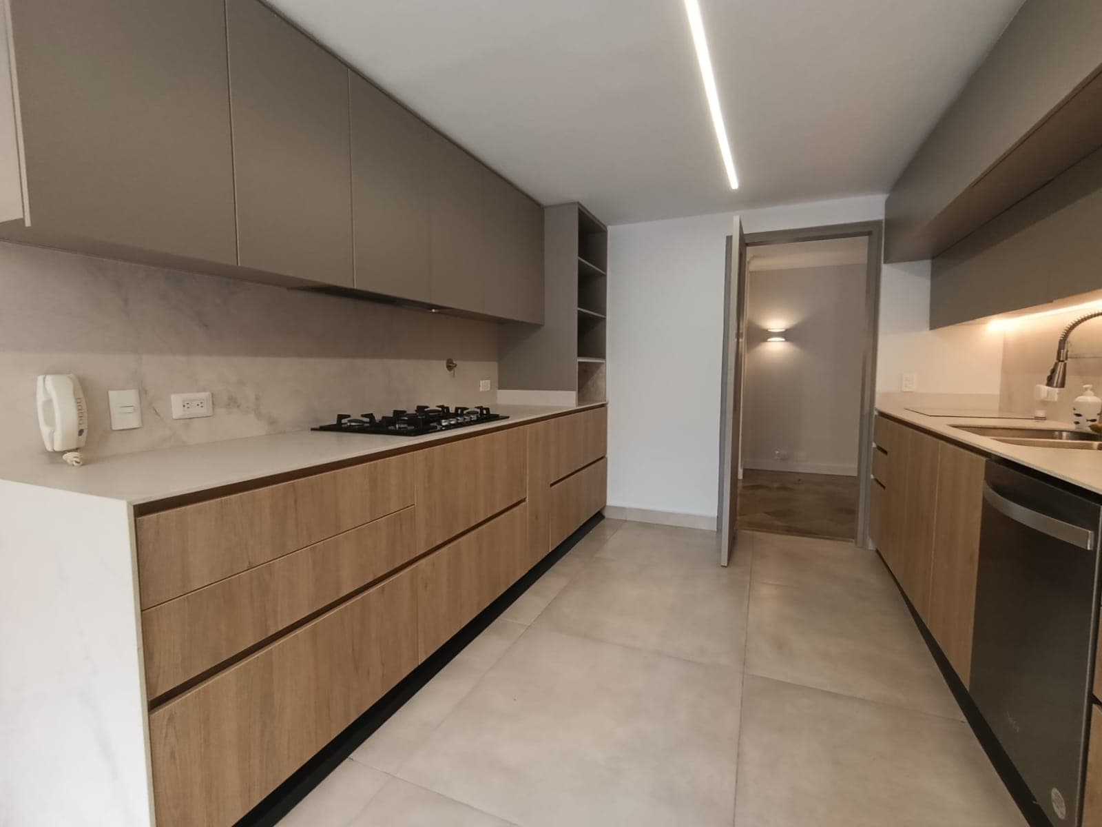 Apartamento en arriendo en Los Balsos, El Poblado, Medellín — foto 5 de 20