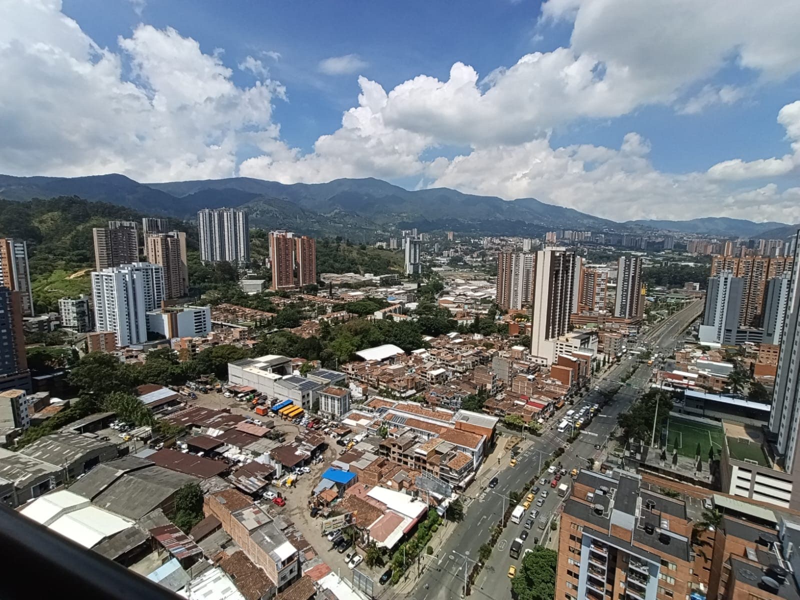 Apartamento en arriendo en Prados de Sabaneta — foto 1 de 16