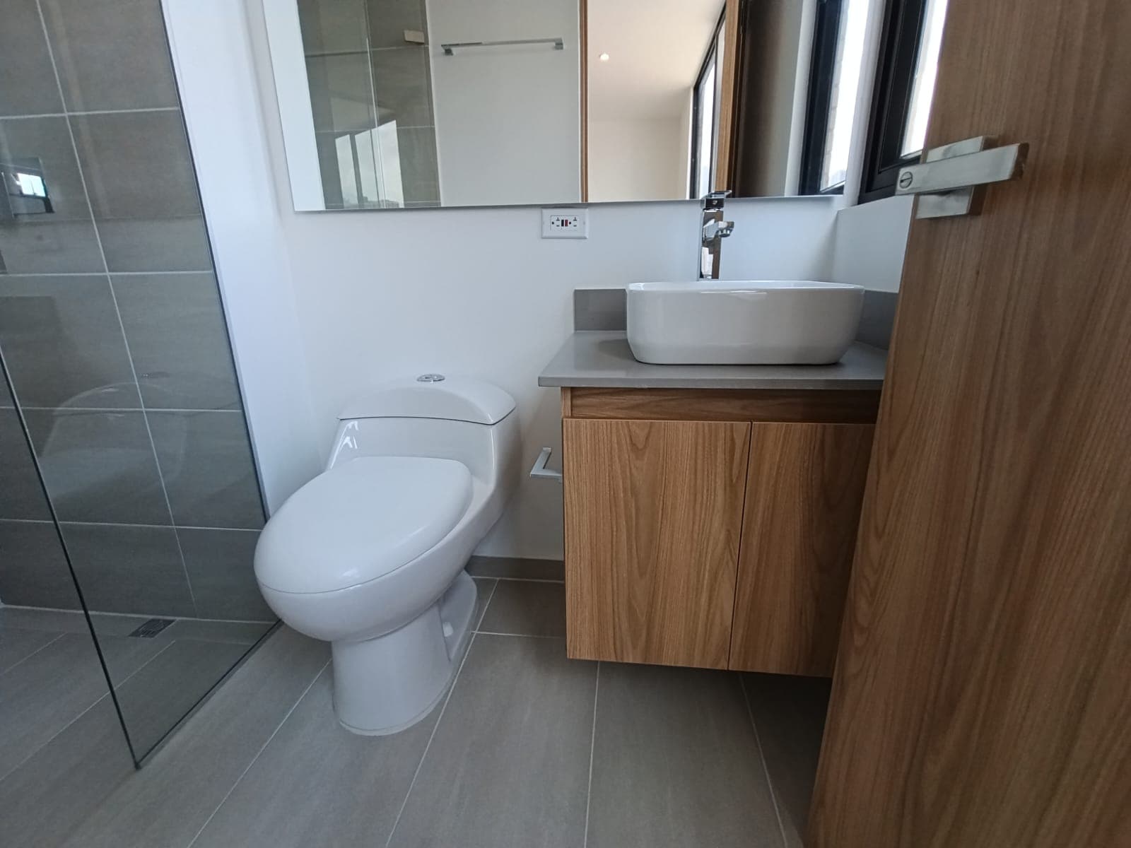 Apartamento en arriendo en Prados de Sabaneta — foto 3 de 16