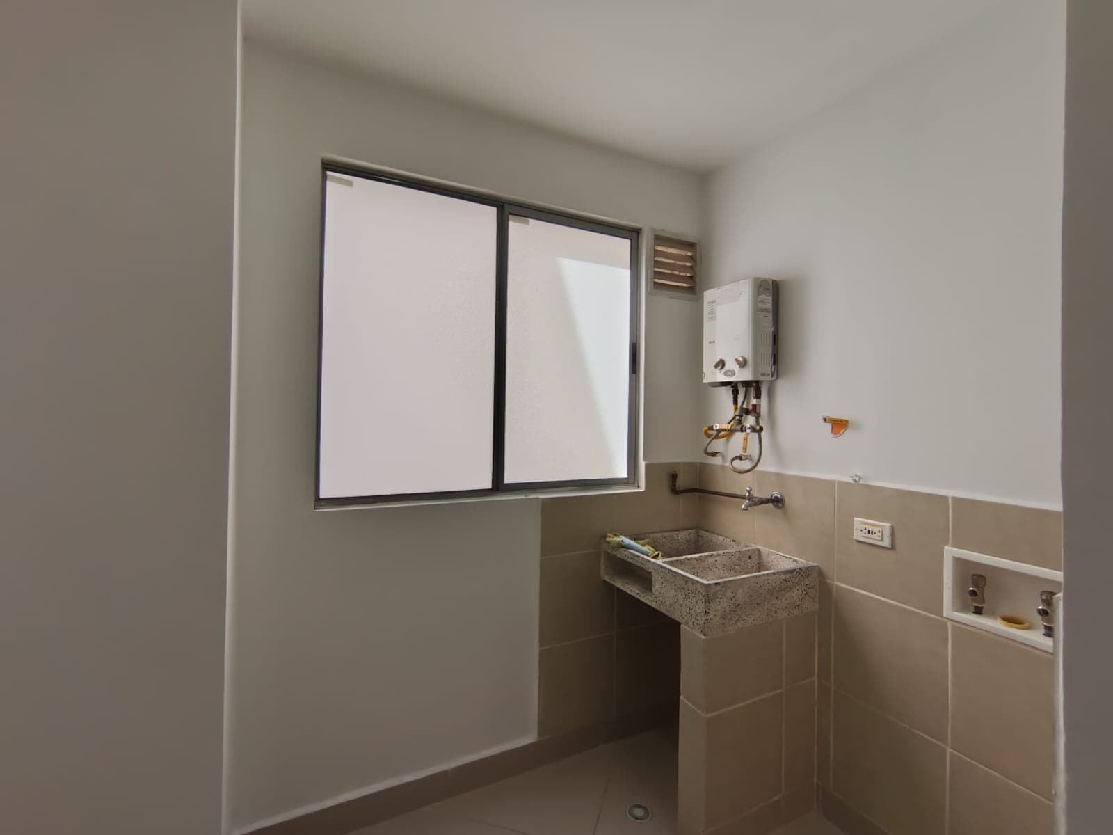 Apartamento en arriendo en El Velódromo, Laureles, Medellín — foto 5 de 12