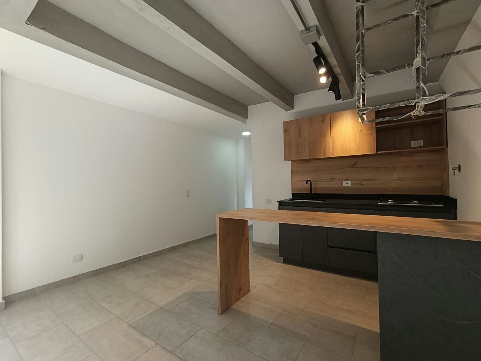 Apartamento en arriendo en Boston, Centro, Medellín — foto 1 de 14
