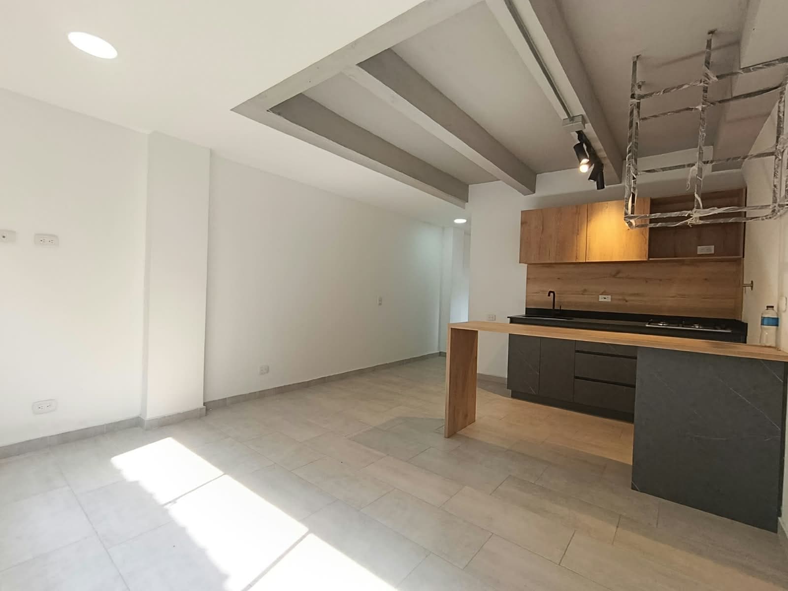 Apartamento en arriendo en Boston, Centro, Medellín — foto 3 de 14