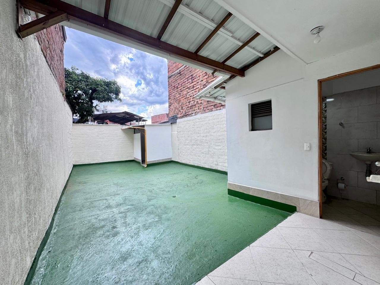 Casa Comercial en arriendo en La Sebastiana, Envigado — foto 1 de 17