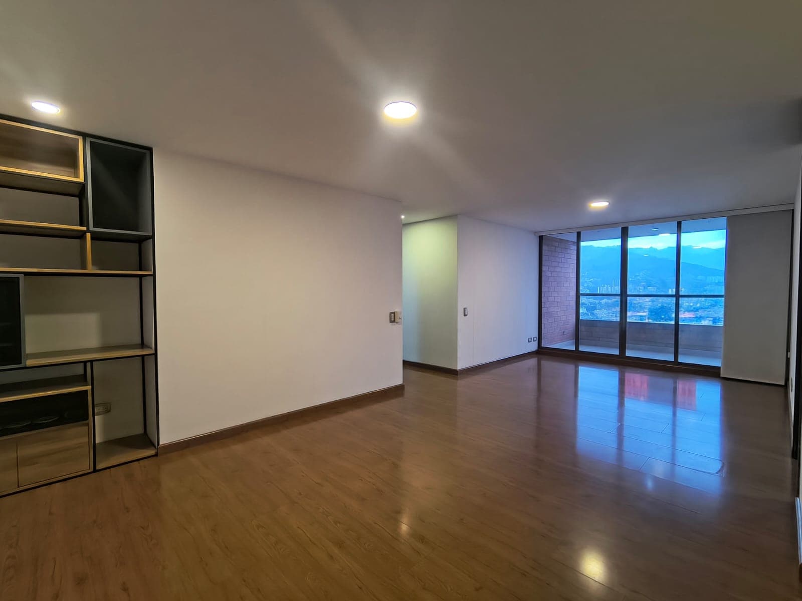 Apartamento en arriendo en Santa María de los Ángeles, El Poblado, Medellín — foto 3 de 17