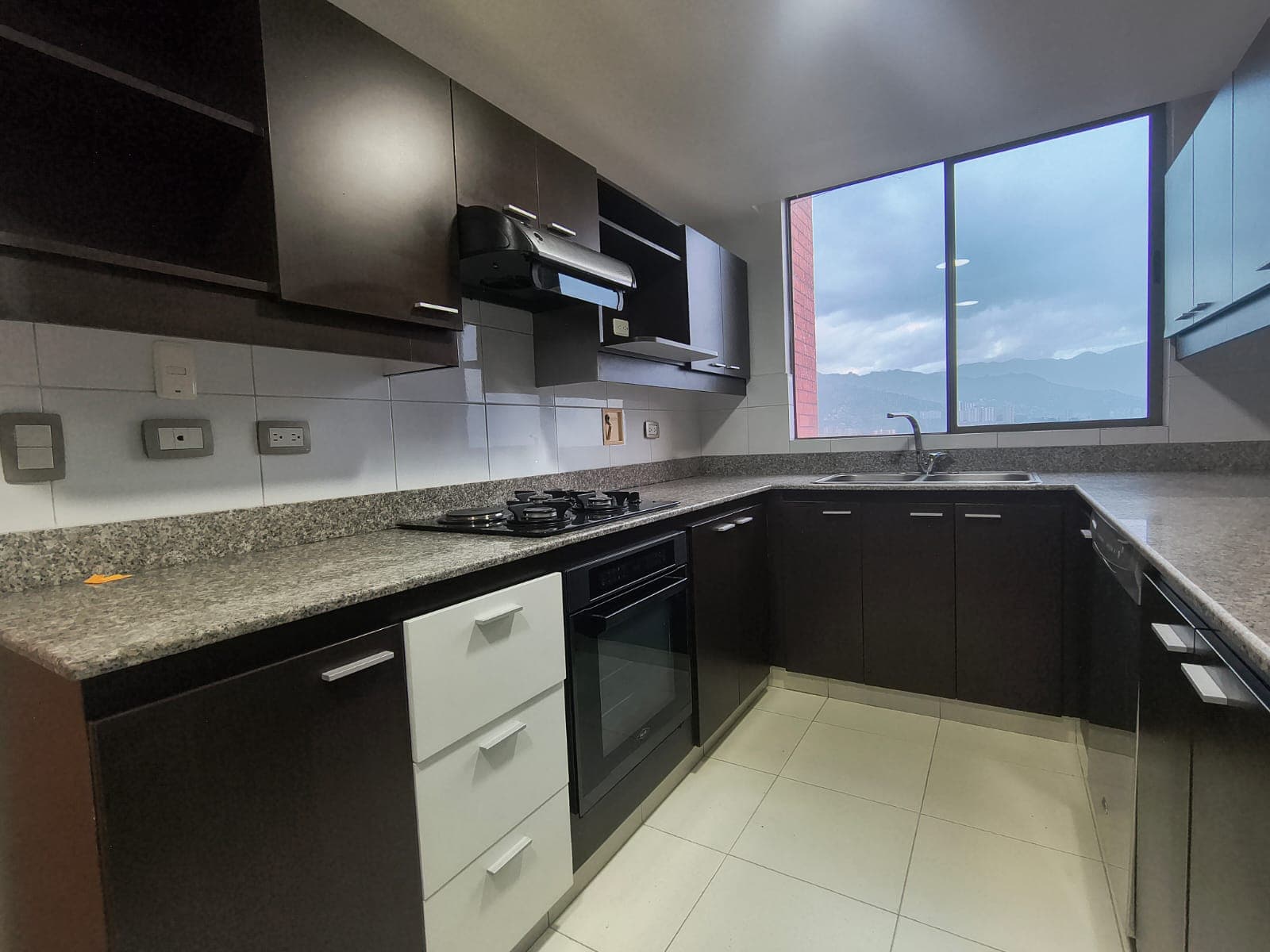 Apartamento en arriendo en Santa María de los Ángeles, El Poblado, Medellín — foto 4 de 17