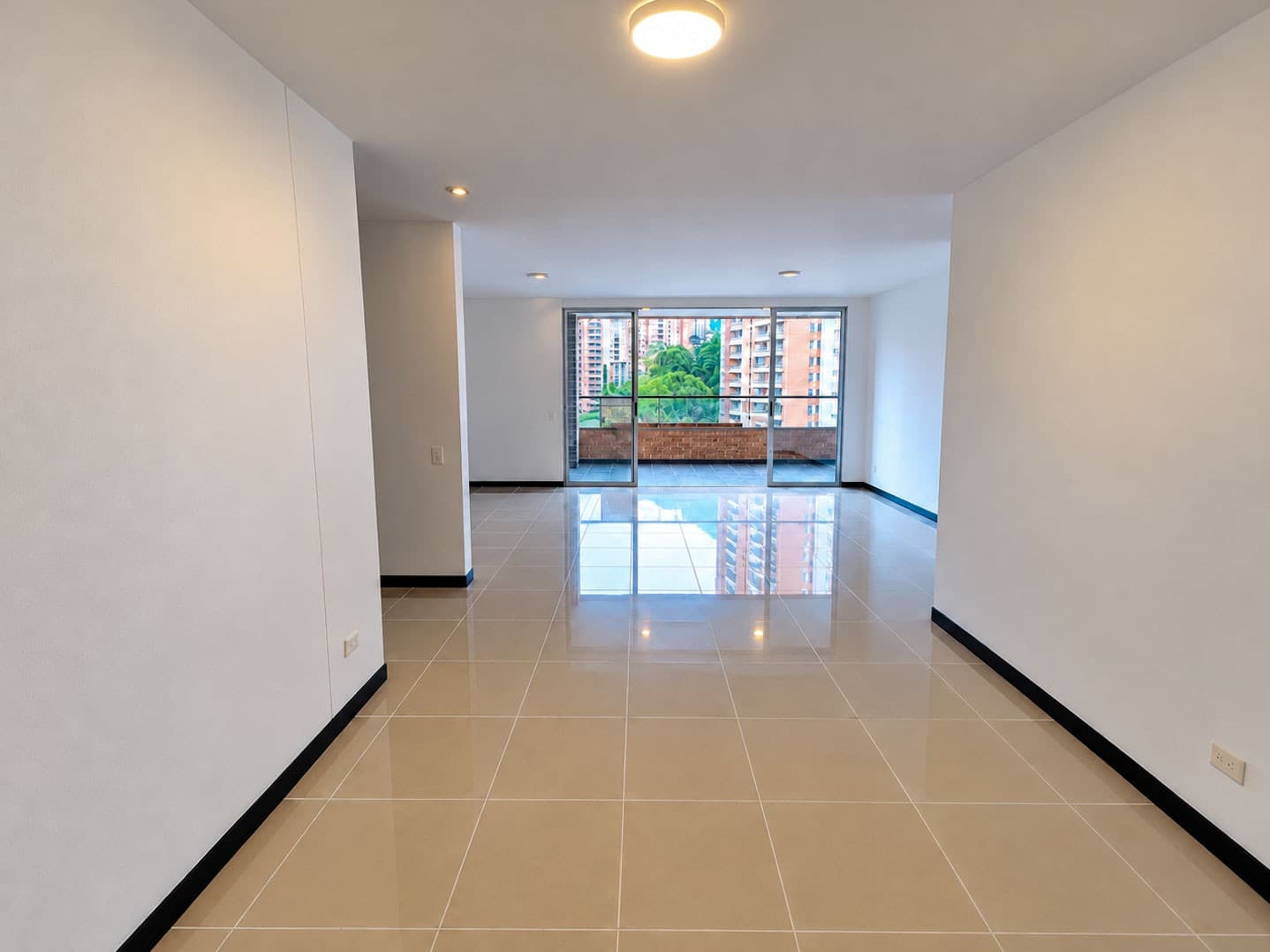 Apartamento en arriendo en Loma de las Santas, El Poblado, Medellín — foto 1 de 20