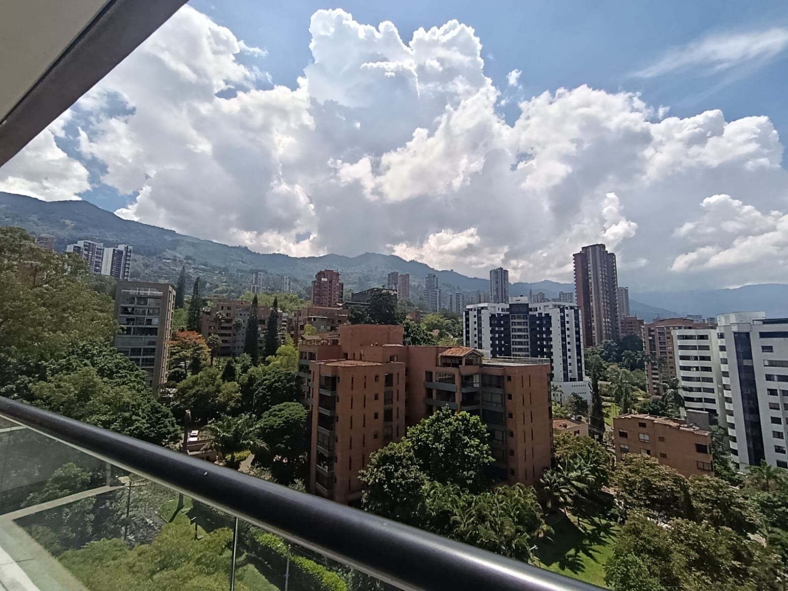 Apartaestudio en arriendo en Los Balsos, El Poblado, Medellín — foto 1 de 12