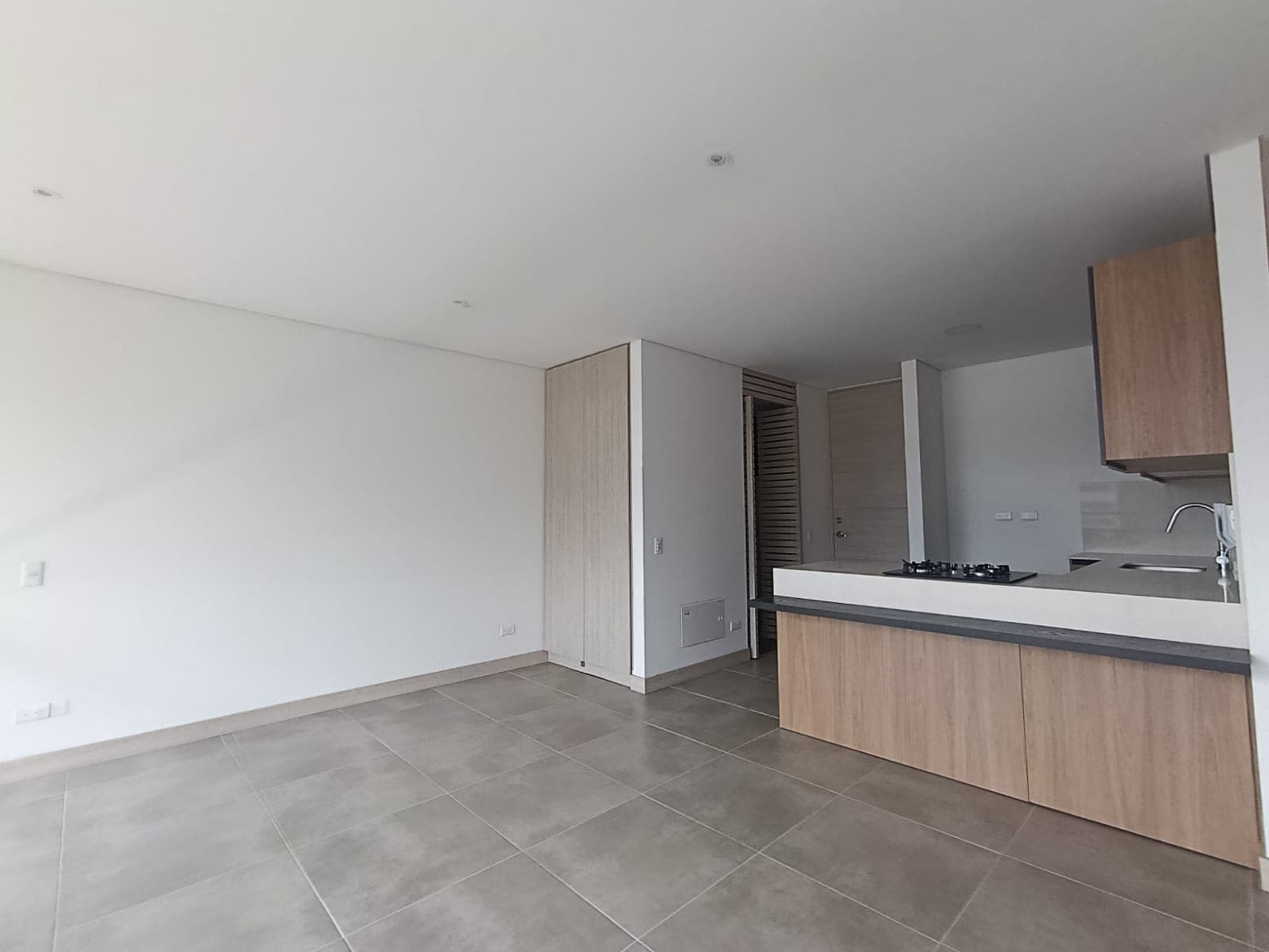 Apartaestudio en arriendo en Los Balsos, El Poblado, Medellín — foto 4 de 12