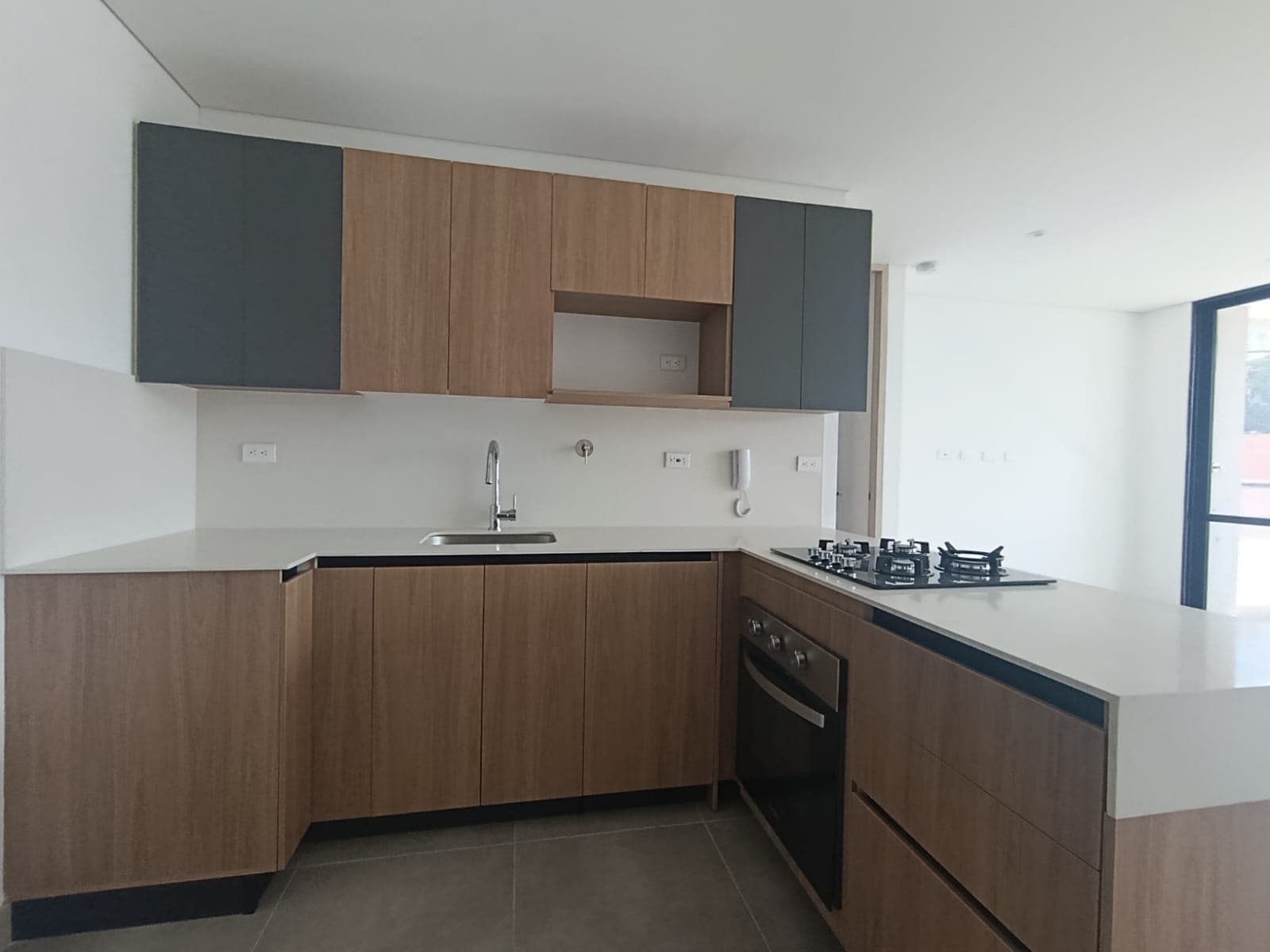 Apartaestudio en arriendo en Los Balsos, El Poblado, Medellín — foto 5 de 12