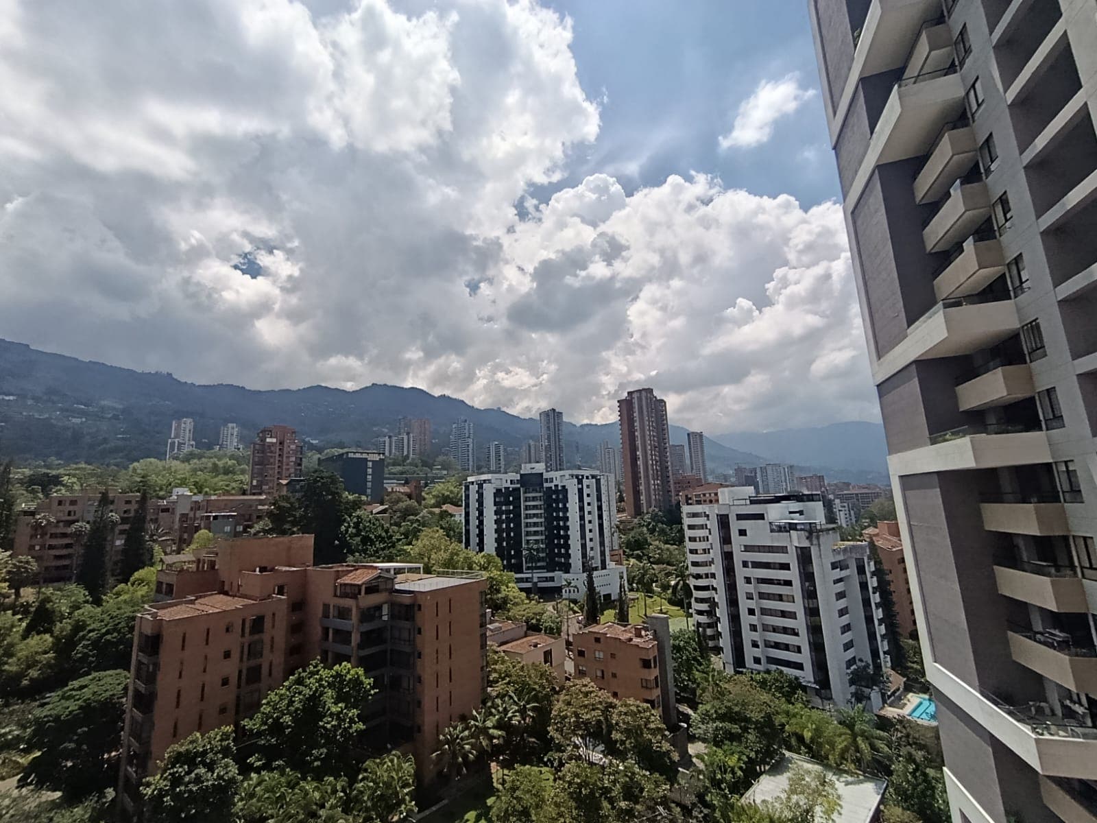 Apartamento en arriendo en Los Balsos, El Poblado, Medellín — foto 1 de 14