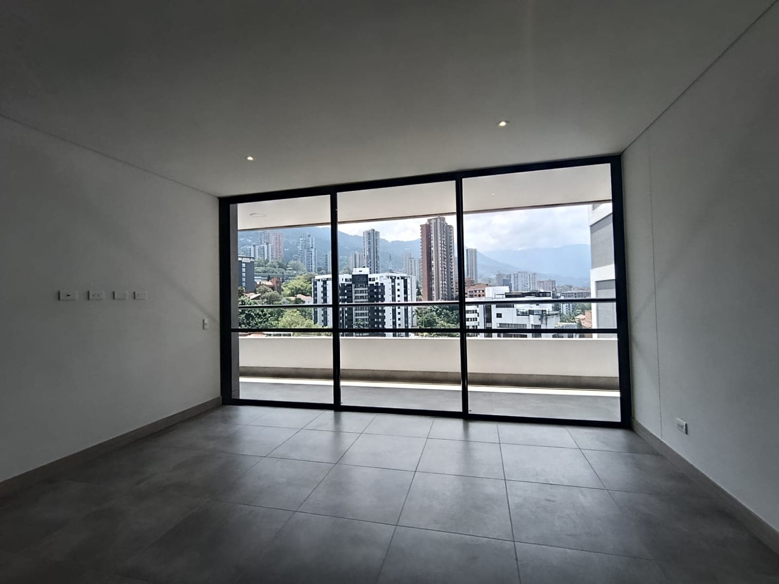 Apartamento en arriendo en Los Balsos, El Poblado, Medellín — foto 3 de 14