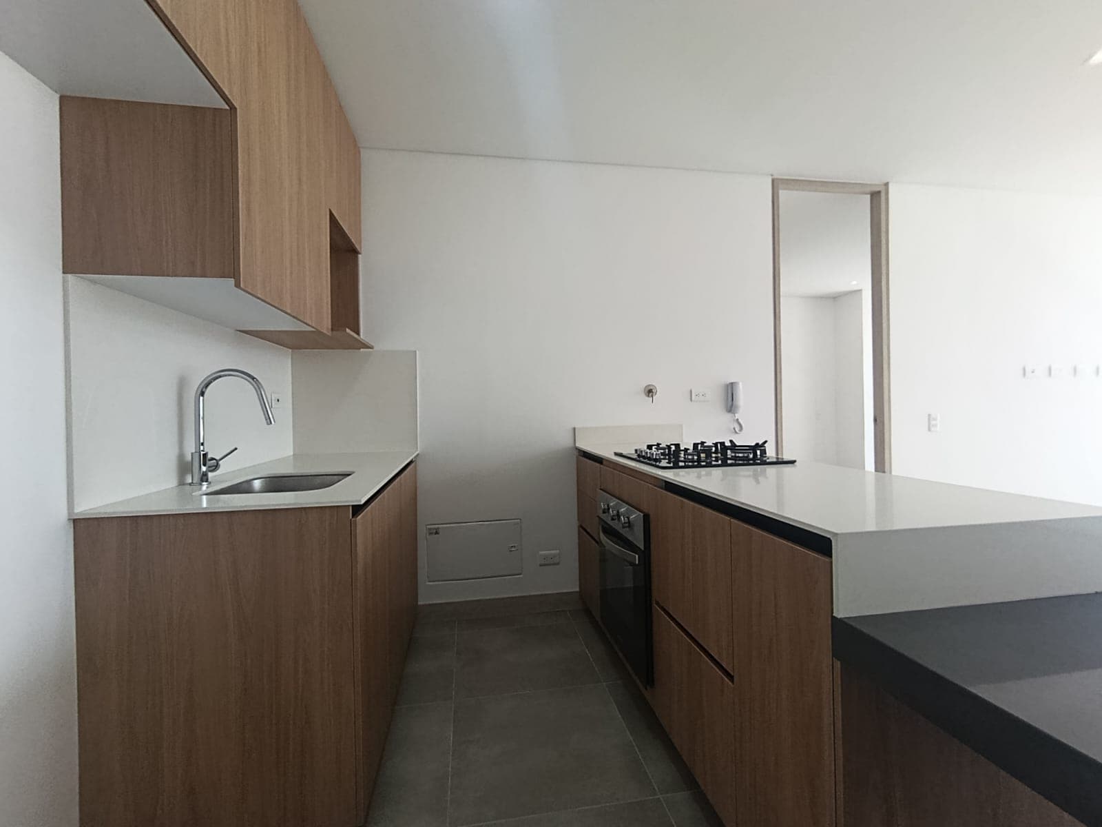 Apartamento en arriendo en Los Balsos, El Poblado, Medellín — foto 5 de 14