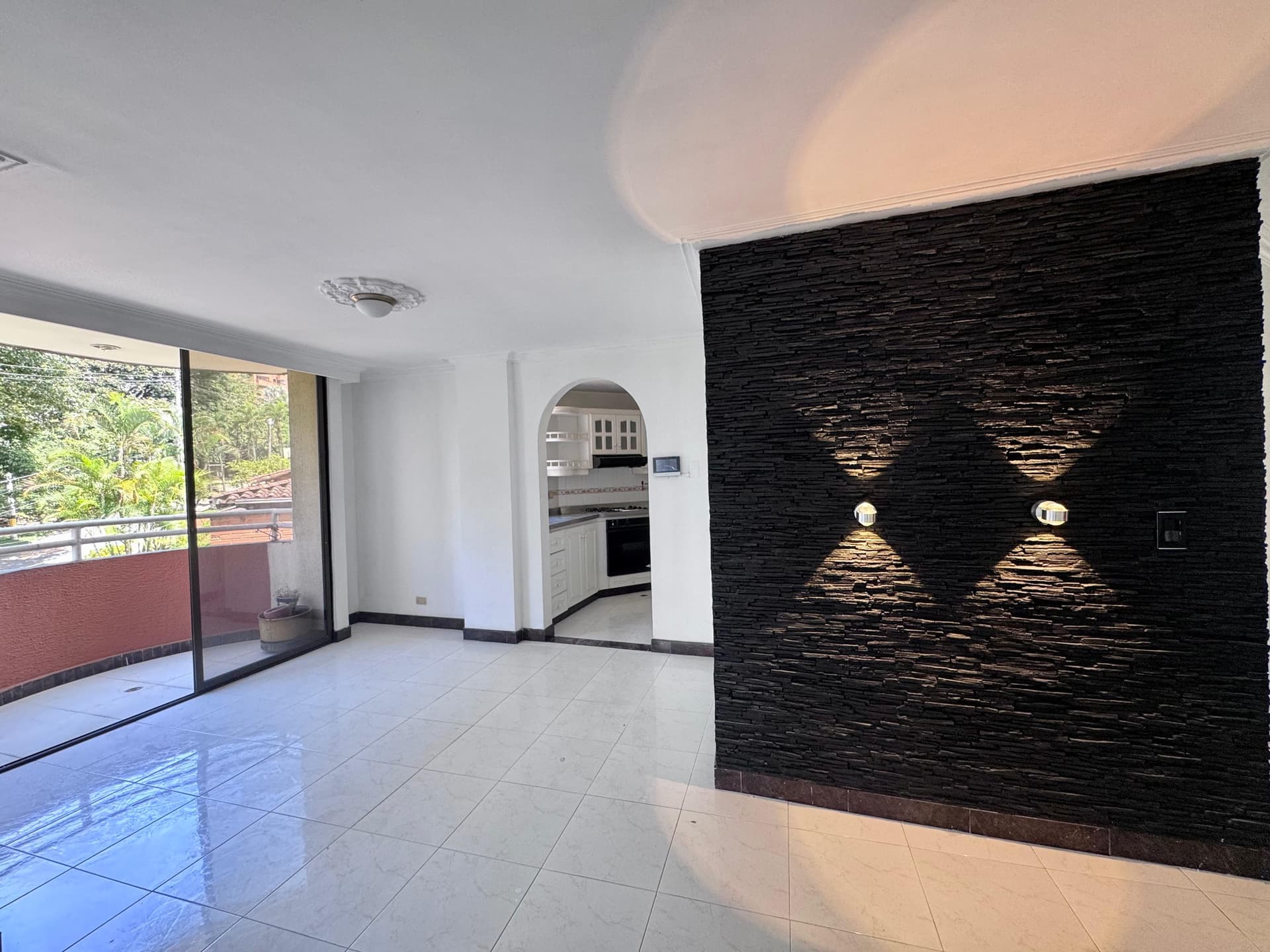 Apartamento en arriendo en La Asomadera, El Poblado, Medellín — foto 1 de 20