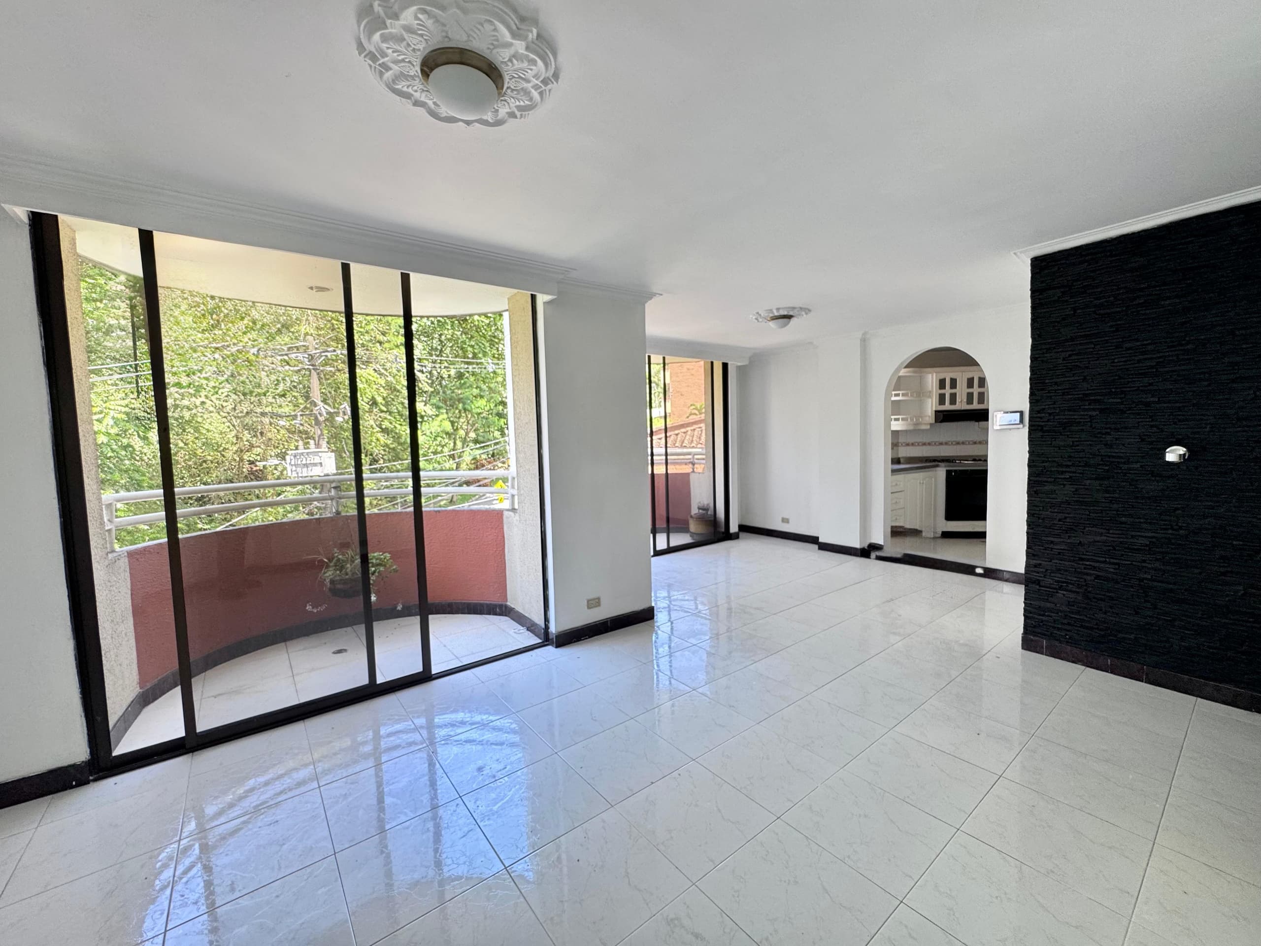 Apartamento en arriendo en La Asomadera, El Poblado, Medellín — foto 2 de 20
