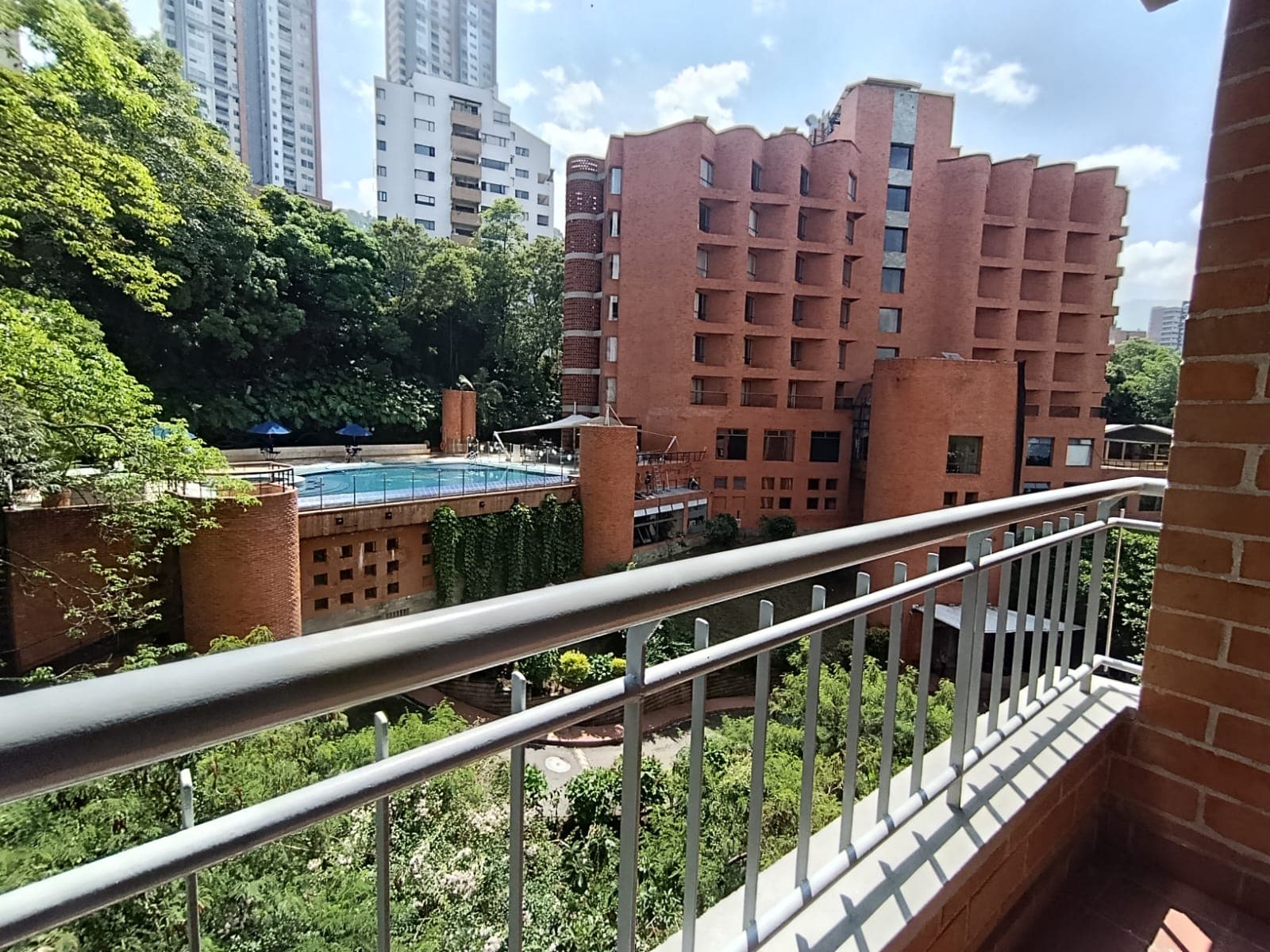 Apartamento en arriendo en Castropol, El Poblado, Medellín — foto 1 de 14