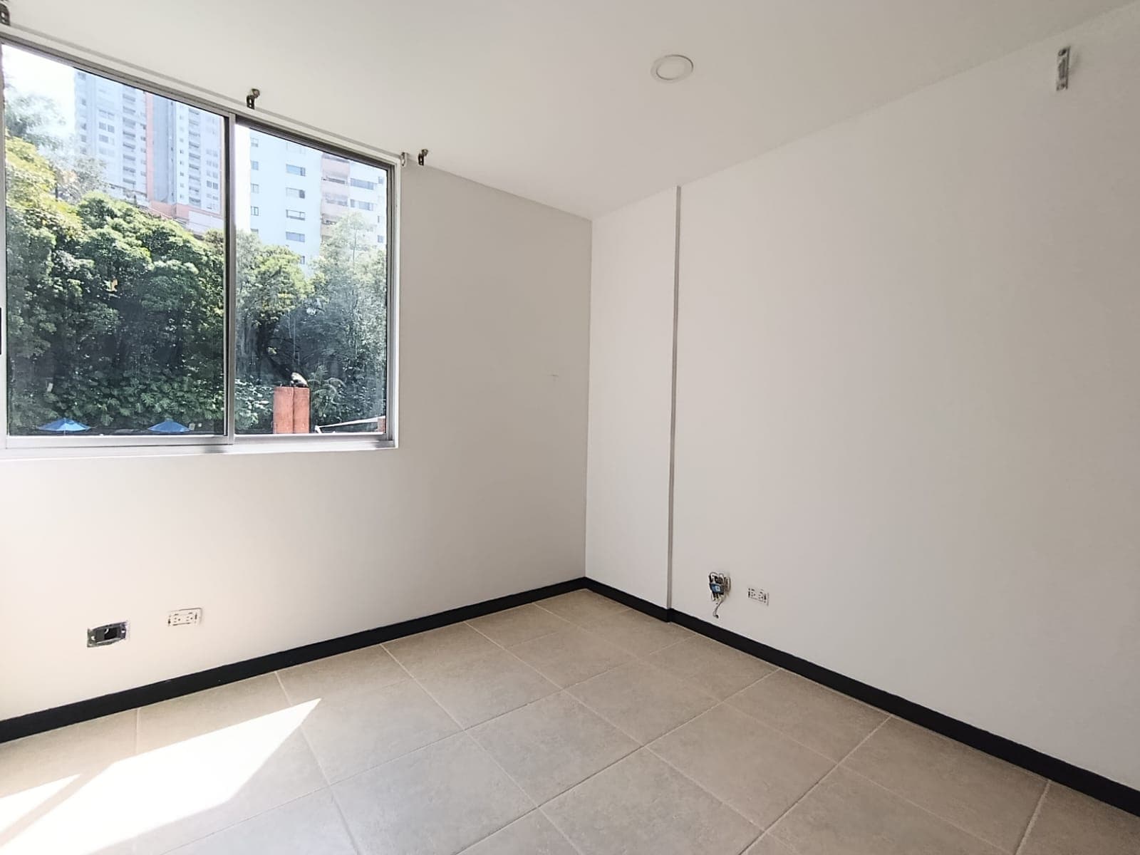 Apartamento en arriendo en Castropol, El Poblado, Medellín — foto 3 de 14