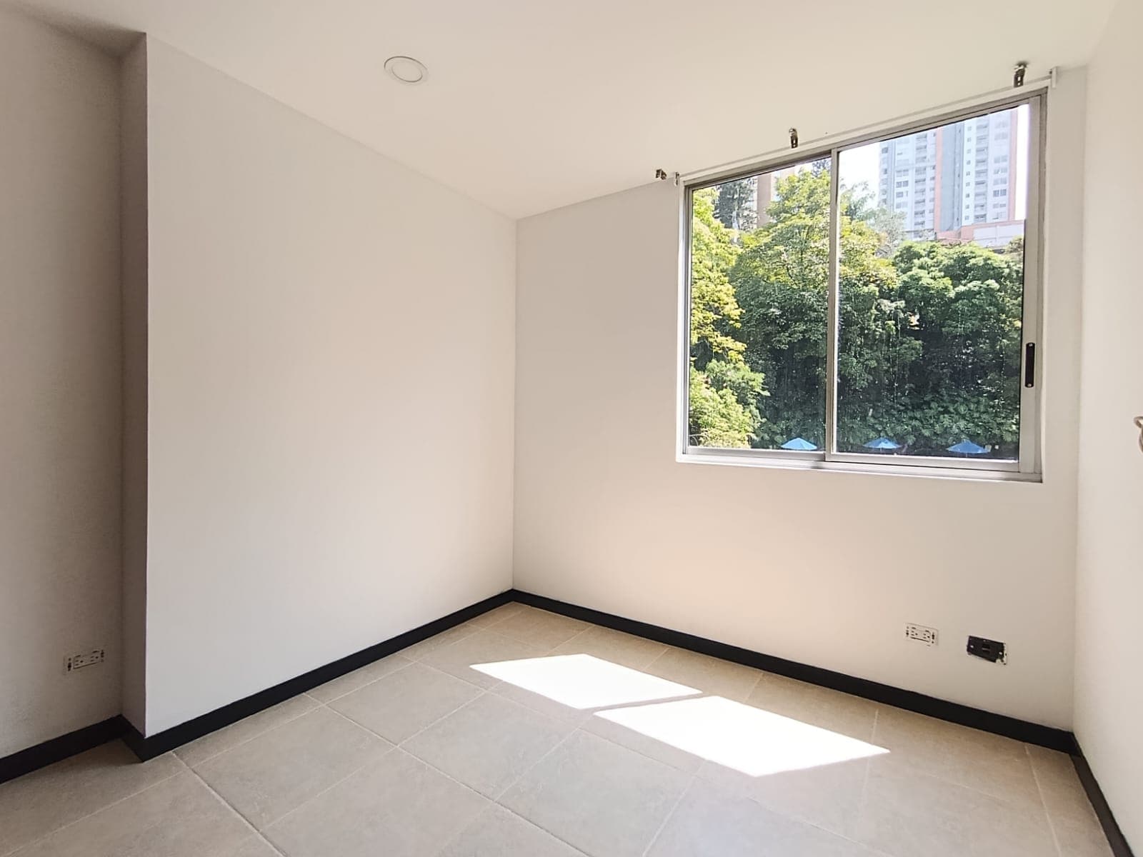 Apartamento en arriendo en Castropol, El Poblado, Medellín — foto 4 de 14