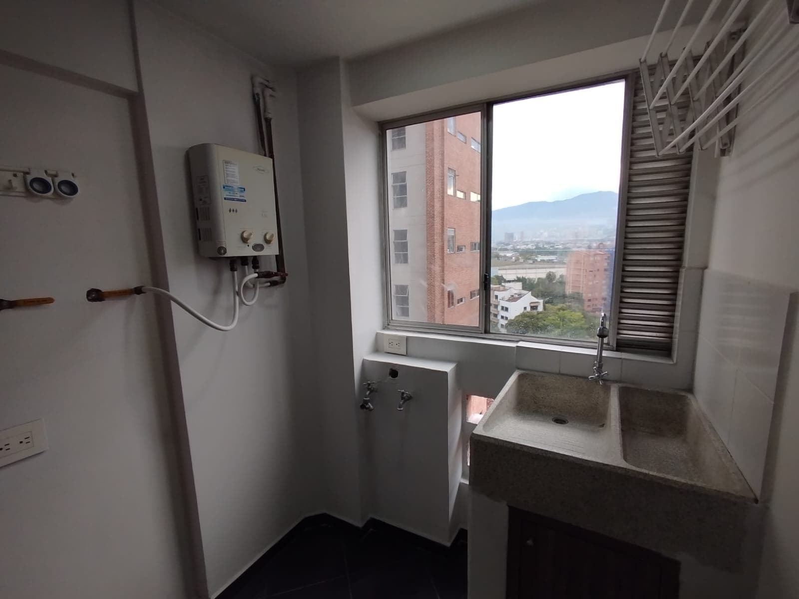 Apartamento en arriendo en Santa María de los Ángeles, El Poblado, Medellín — foto 3 de 11
