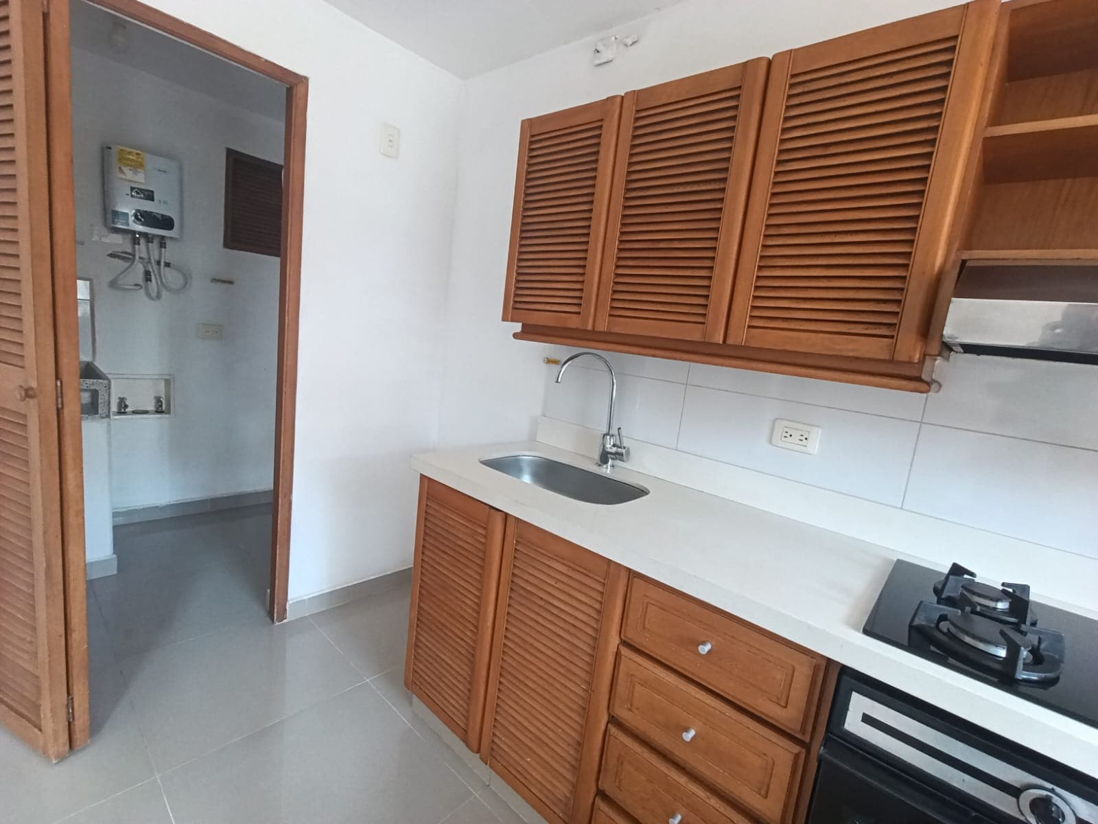 Apartaestudio en arriendo en La Castellana, Laureles, Medellín — foto 5 de 20