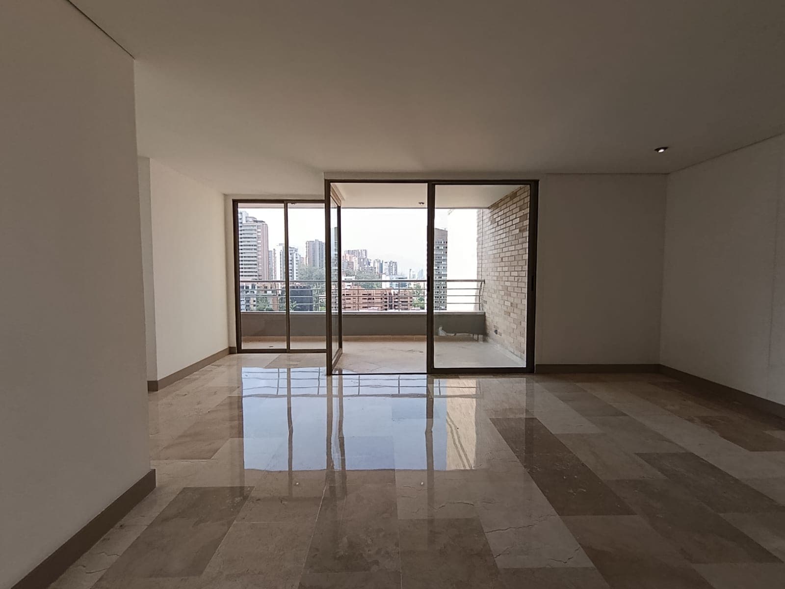 Apartamento en arriendo en Loma de los Parra, El Poblado, Medellín — foto 1 de 20