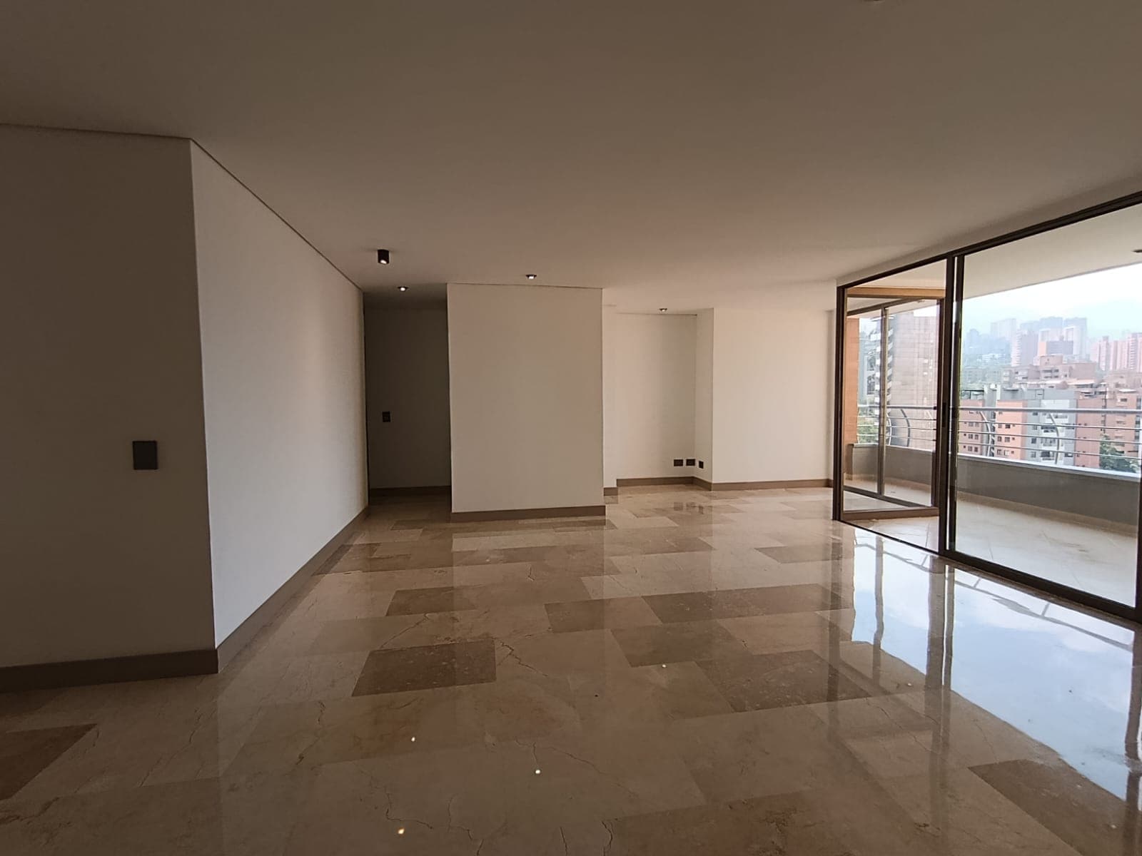 Apartamento en arriendo en Loma de los Parra, El Poblado, Medellín — foto 2 de 20