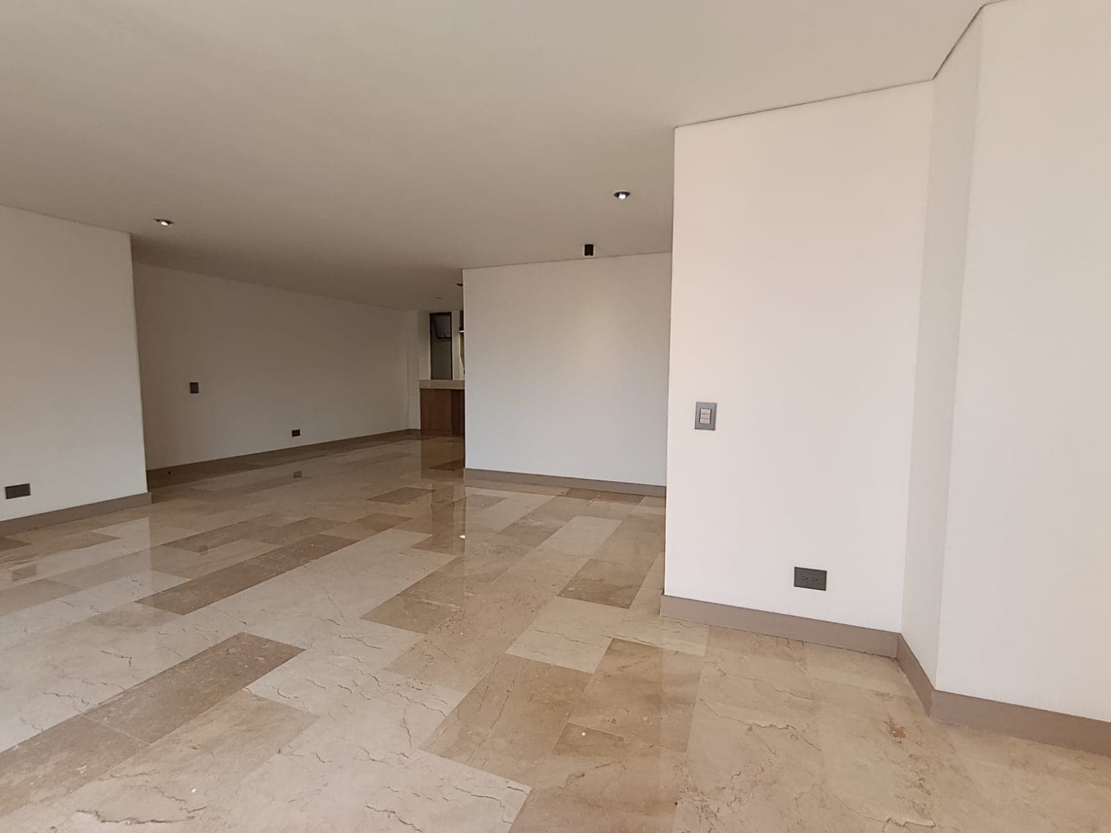 Apartamento en arriendo en Loma de los Parra, El Poblado, Medellín — foto 3 de 20