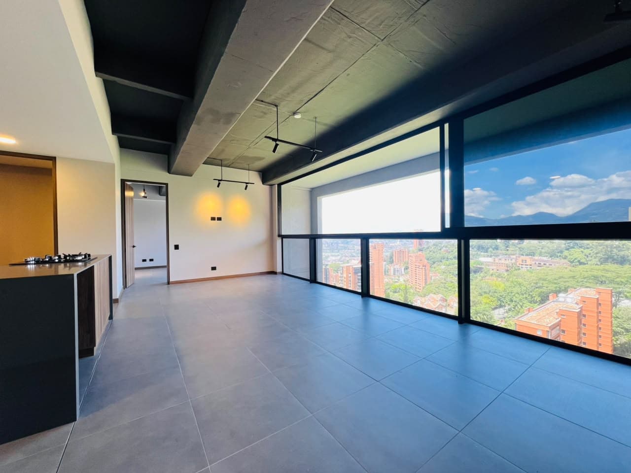 Apartaestudio en arriendo en Altos del Poblado Cola del Zorro, Medellín — foto 1 de 15