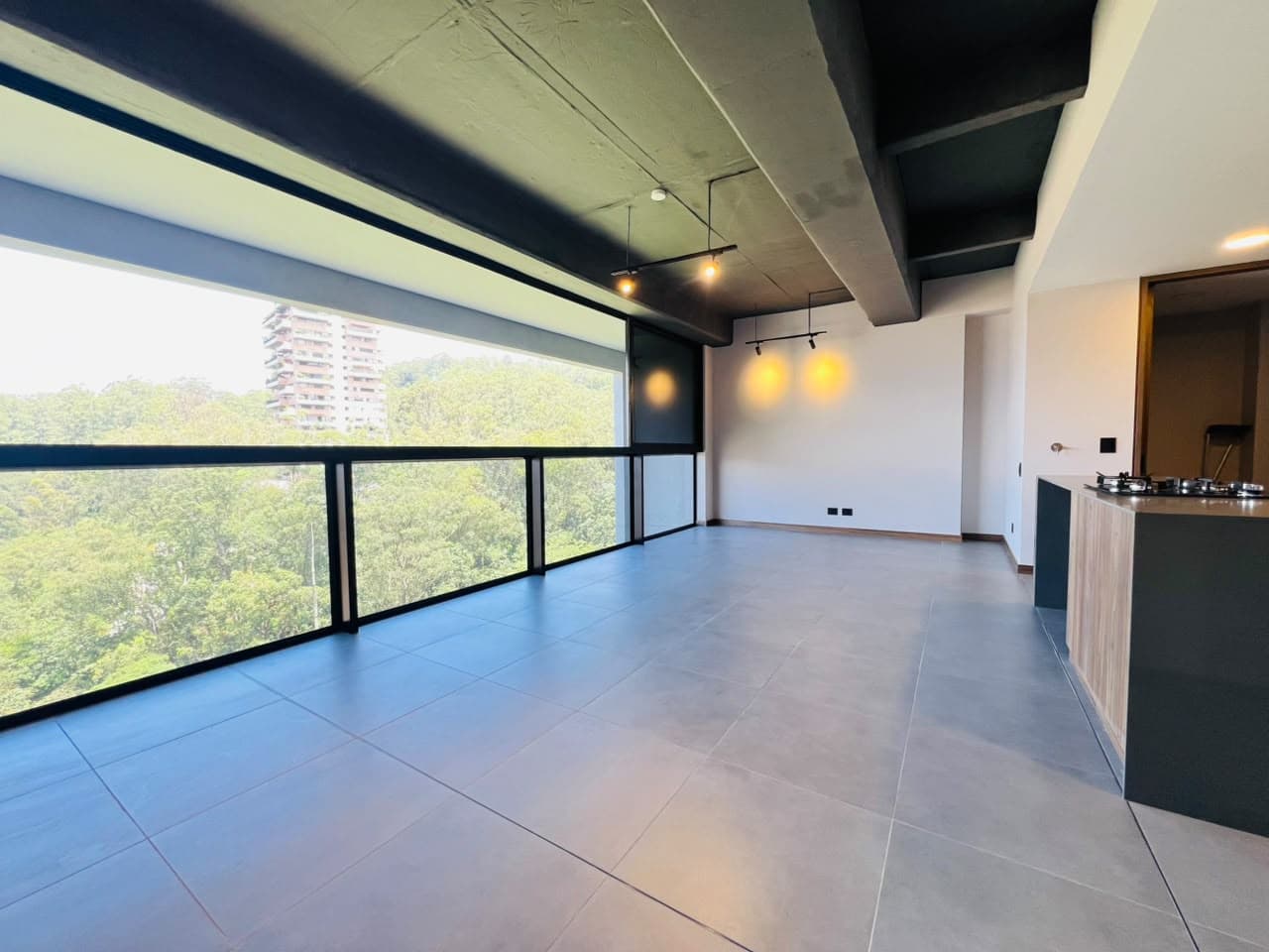 Apartaestudio en arriendo en Altos del Poblado Cola del Zorro, Medellín — foto 3 de 15