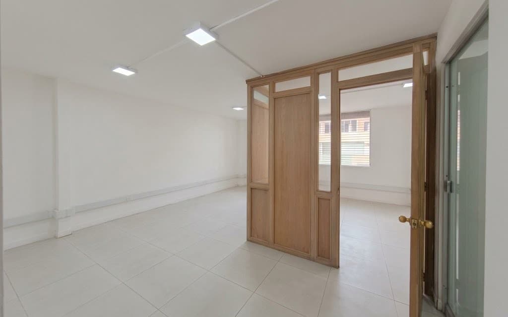 Oficina en arriendo en El Velódromo, Laureles, Medellín — foto 2 de 10