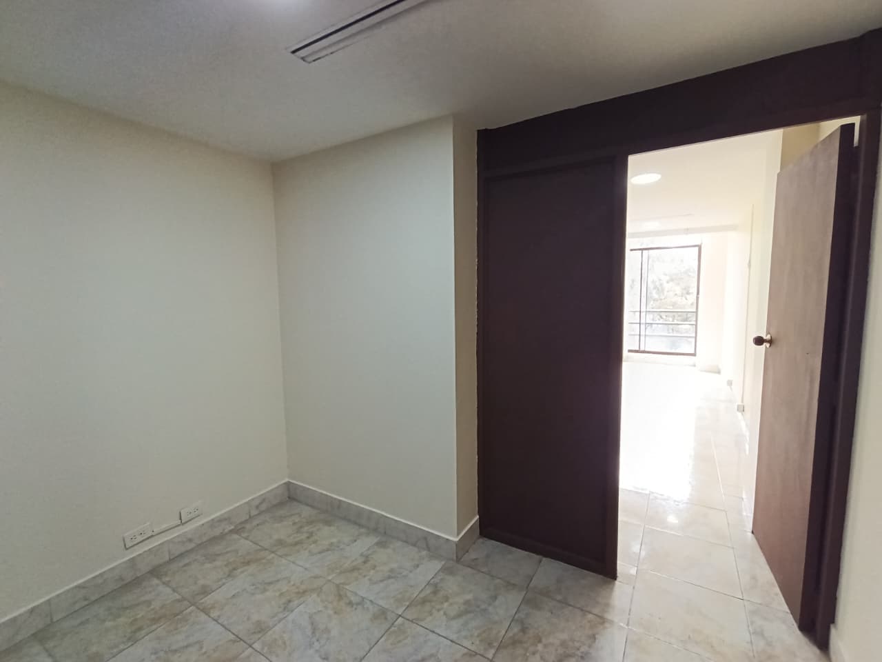 Oficina en arriendo en Parque Poblado, Medellín — foto 2 de 10