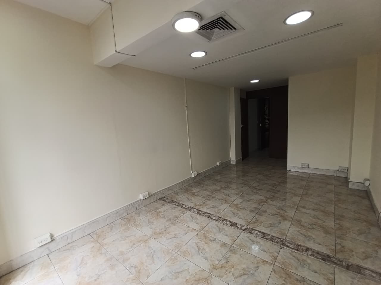 Oficina en arriendo en Parque Poblado, Medellín — foto 5 de 10