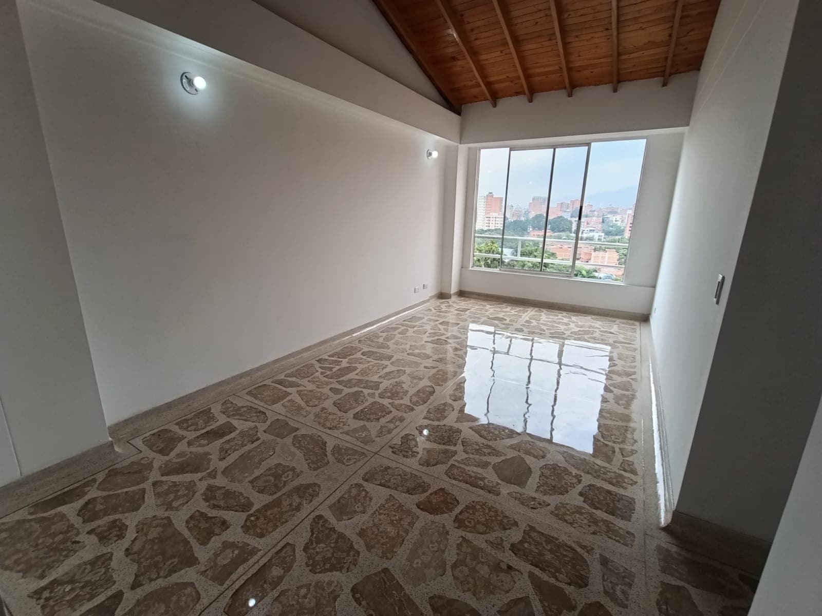 Apartamento en arriendo en Calasanz, La America, Medellín — foto 1 de 19