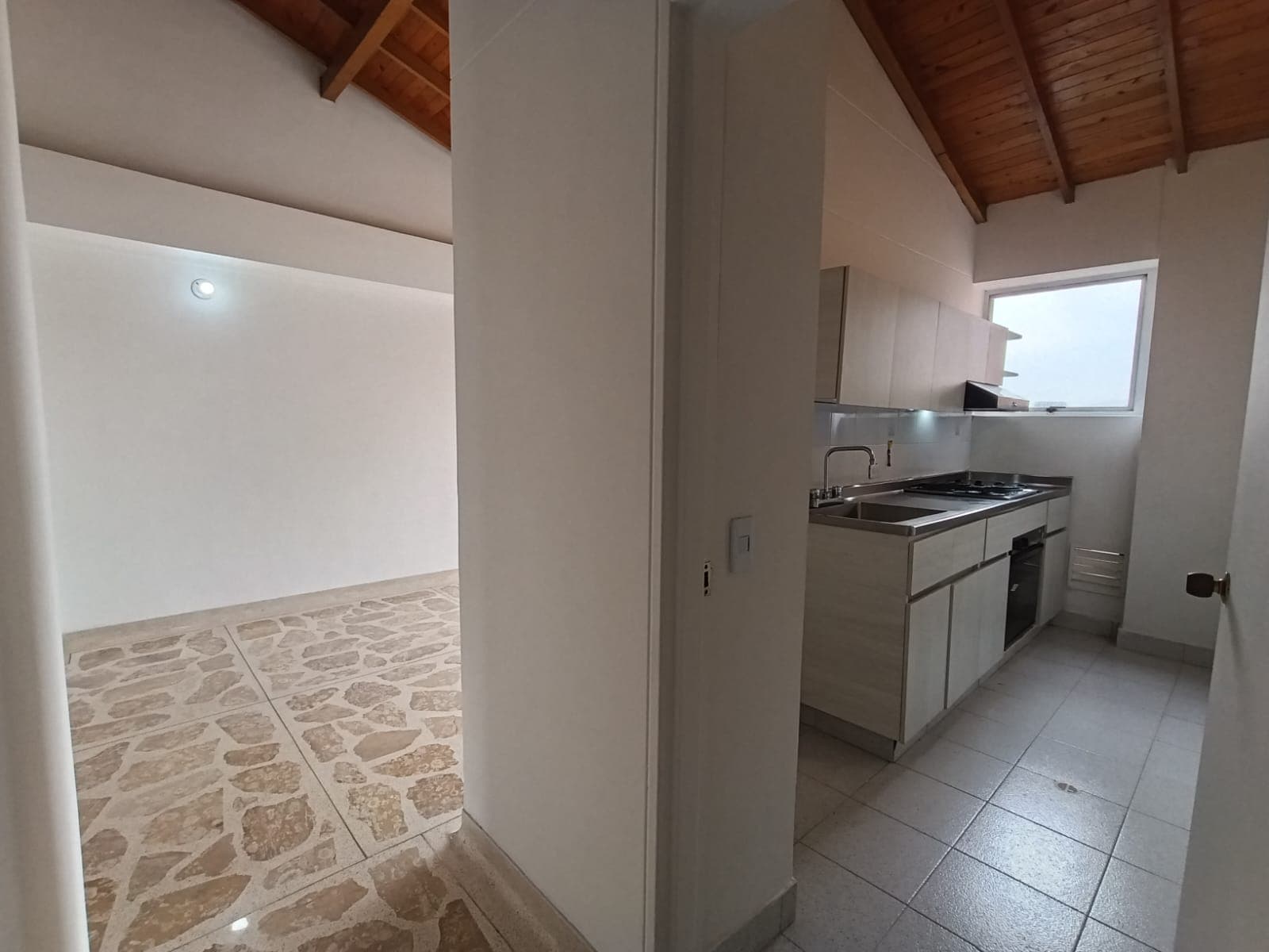 Apartamento en arriendo en Calasanz, La America, Medellín — foto 4 de 19