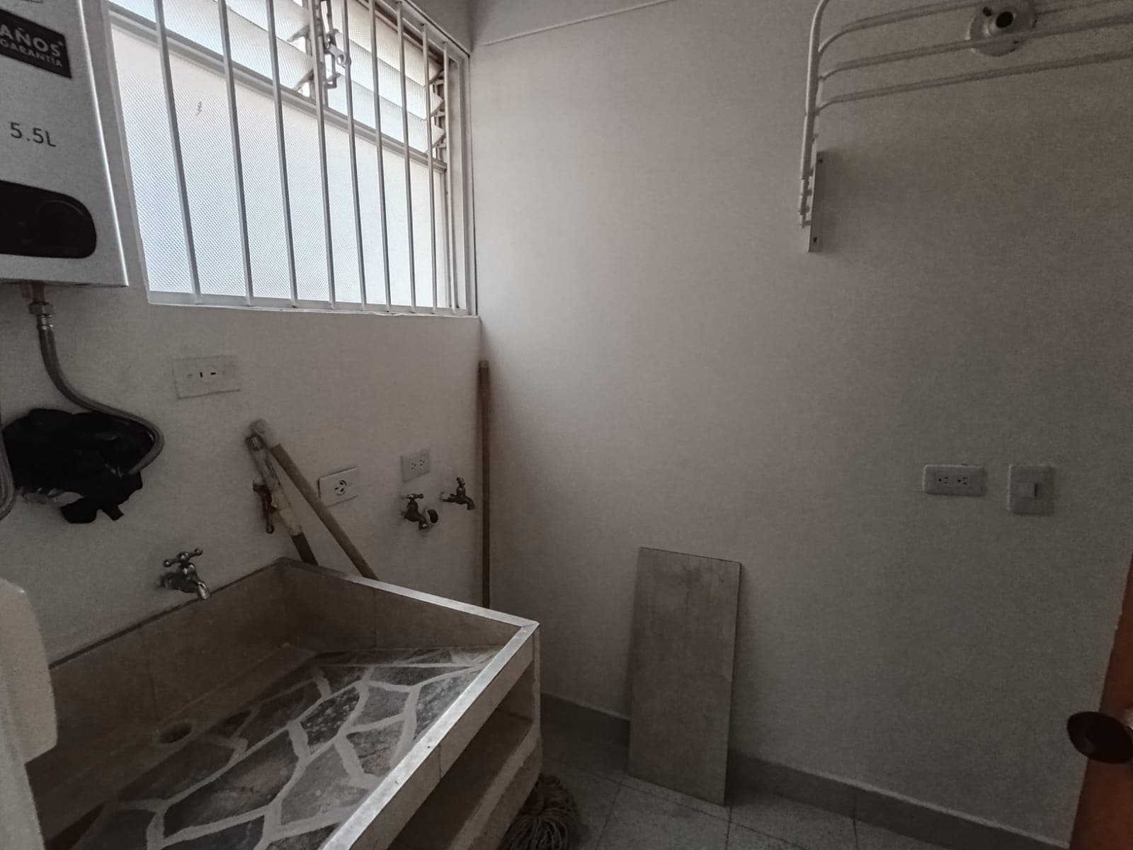Apartamento en arriendo en Calasanz, La America, Medellín — foto 5 de 19
