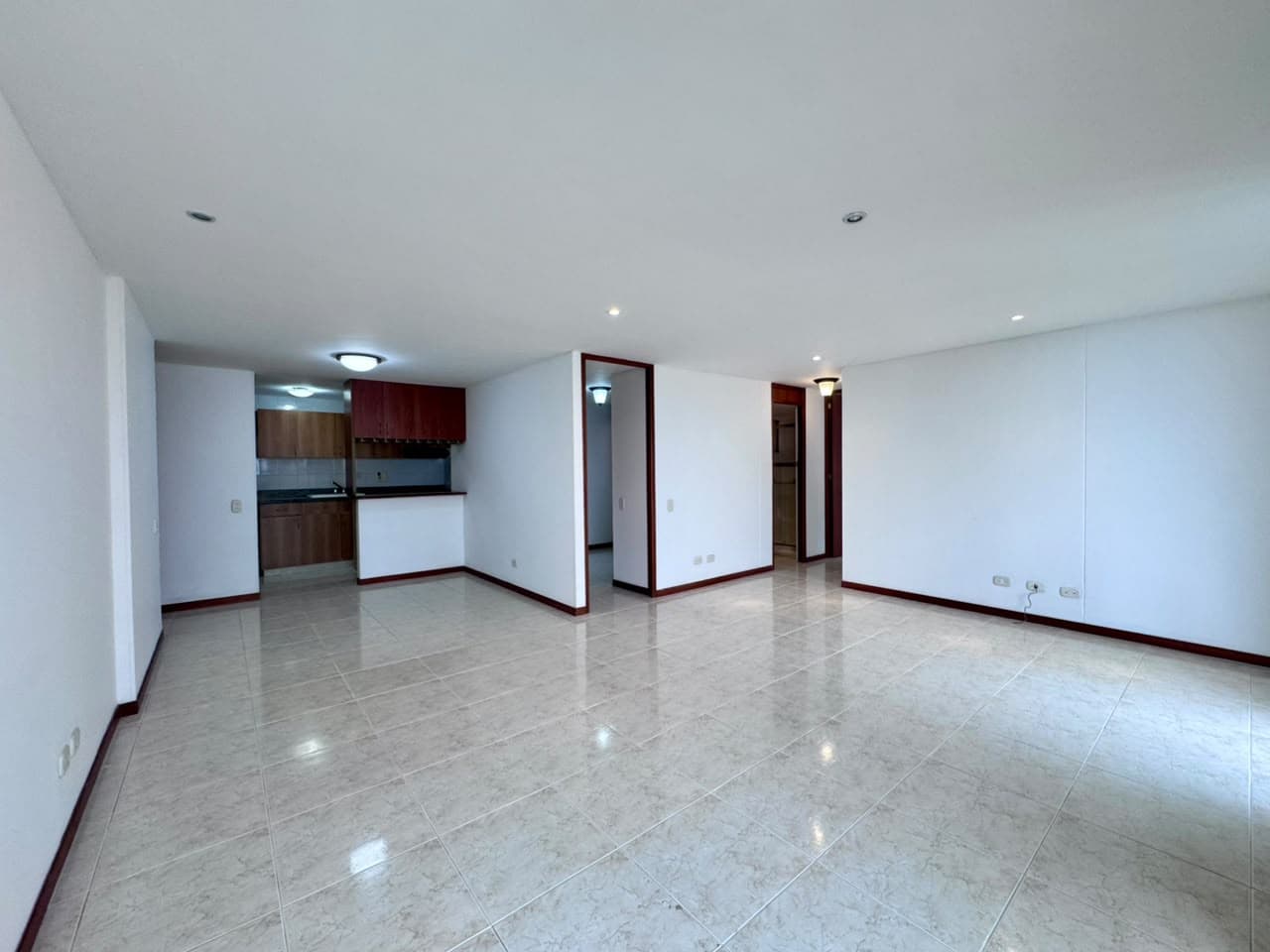 Apartamento en arriendo en La Visitacion Los Gonzalez, El Poblado, Medellín — foto 1 de 15