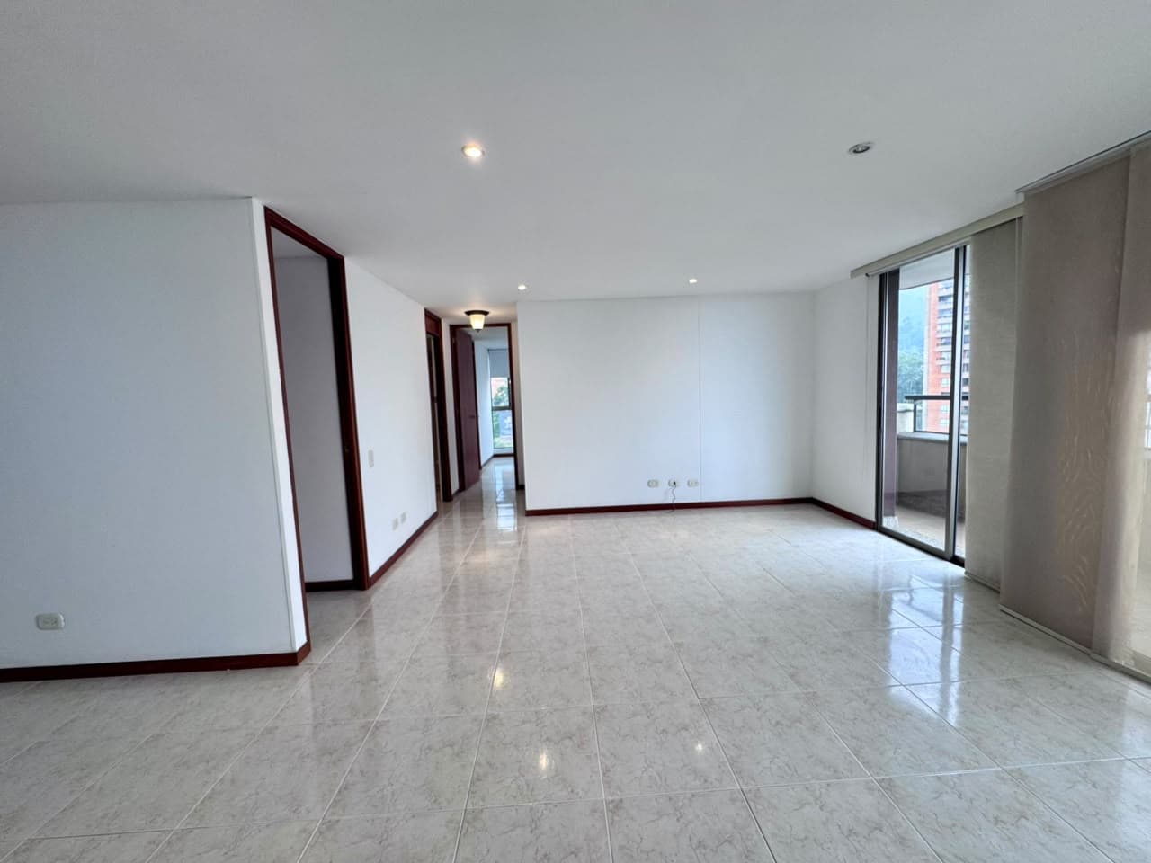 Apartamento en arriendo en La Visitacion Los Gonzalez, El Poblado, Medellín — foto 2 de 15