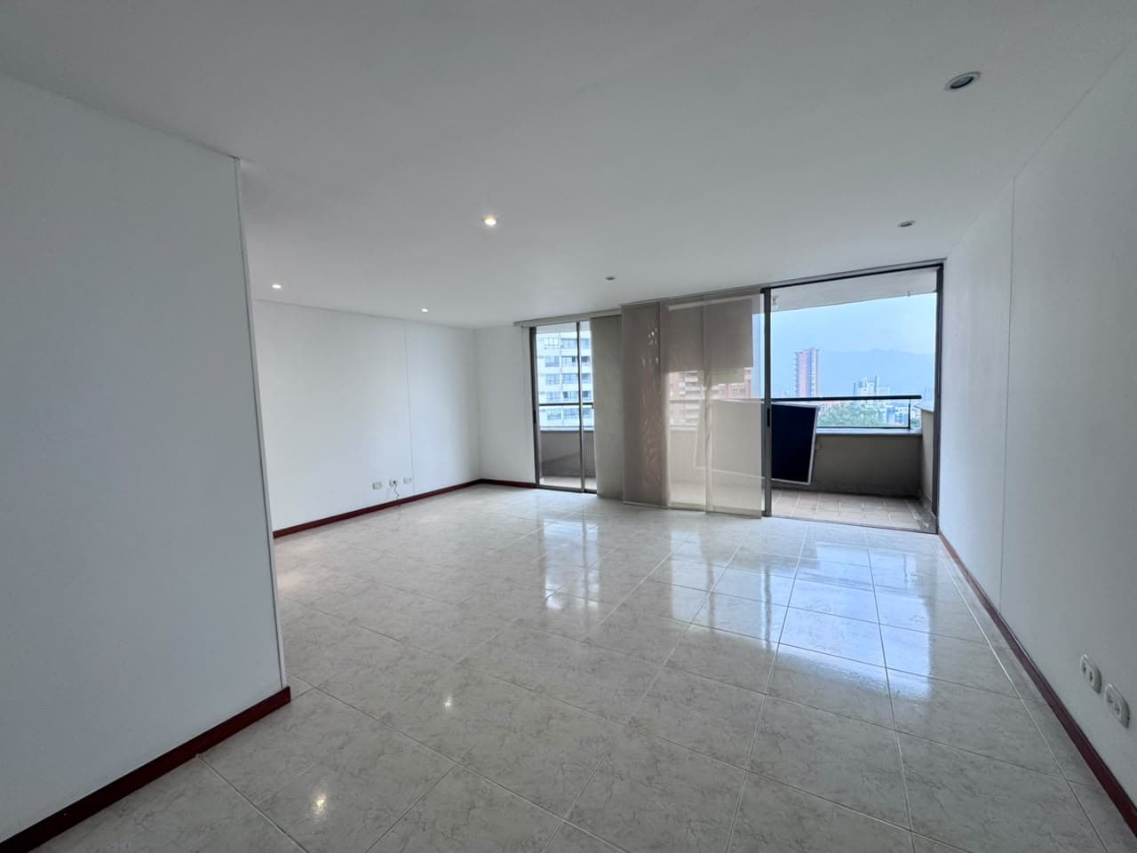 Apartamento en arriendo en La Visitacion Los Gonzalez, El Poblado, Medellín — foto 3 de 15