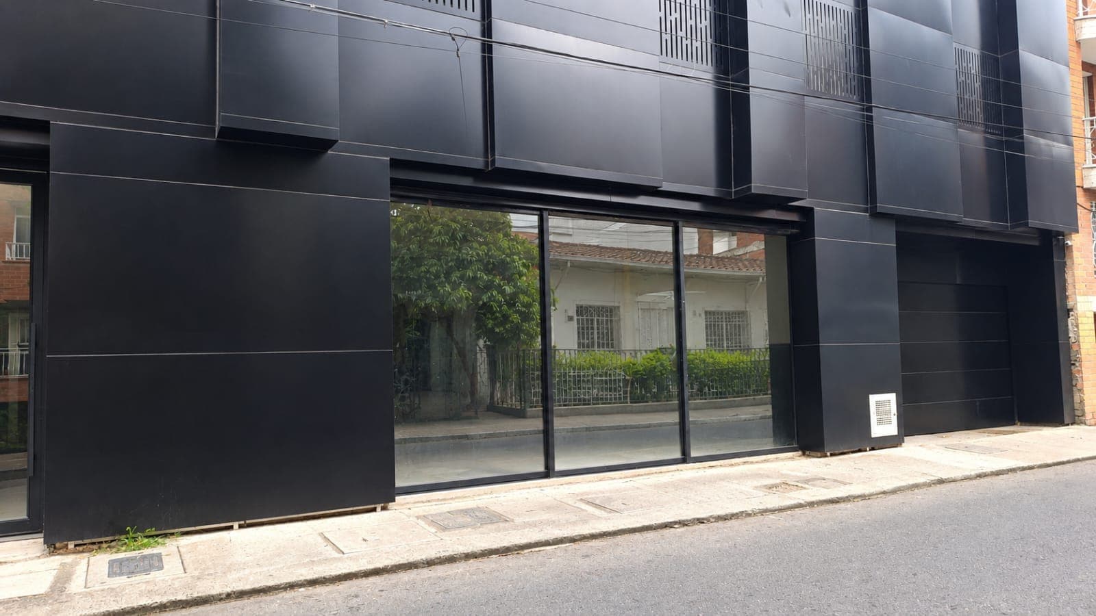 Local en arriendo en El Dorado Envigado — foto 2 de 10