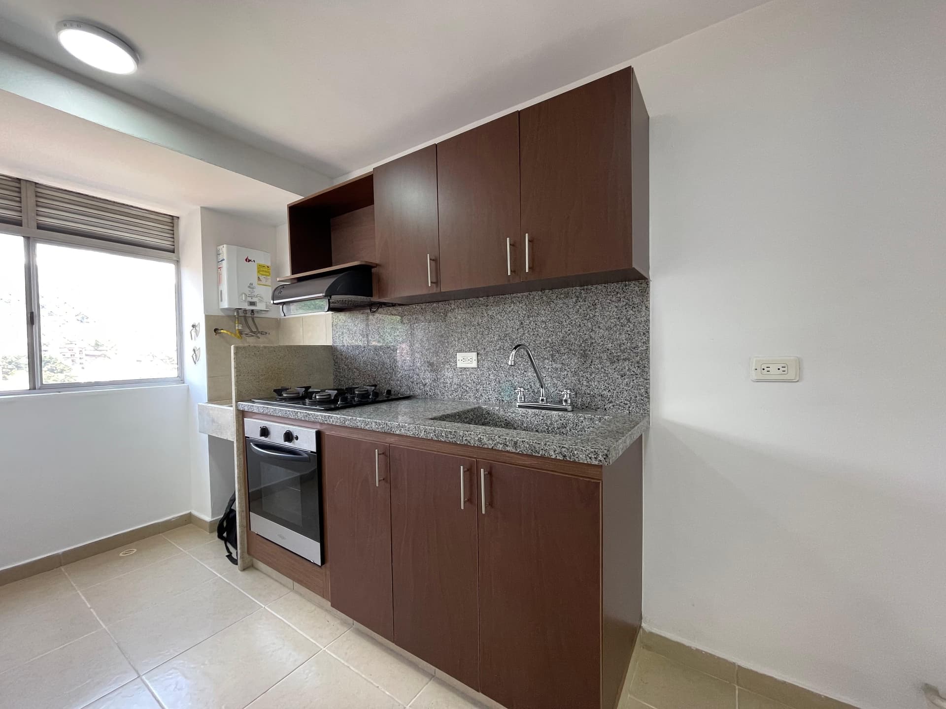 Apartamento en arriendo en Los Alpes, Belen, Medellín — foto 1 de 15