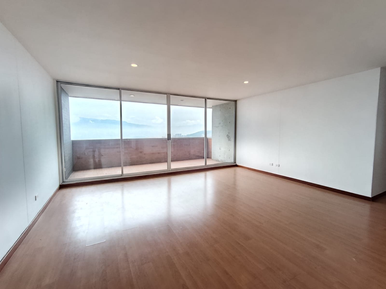 Apartamento en arriendo en La Visitacion Los Gonzalez, El Poblado, Medellín — foto 3 de 19