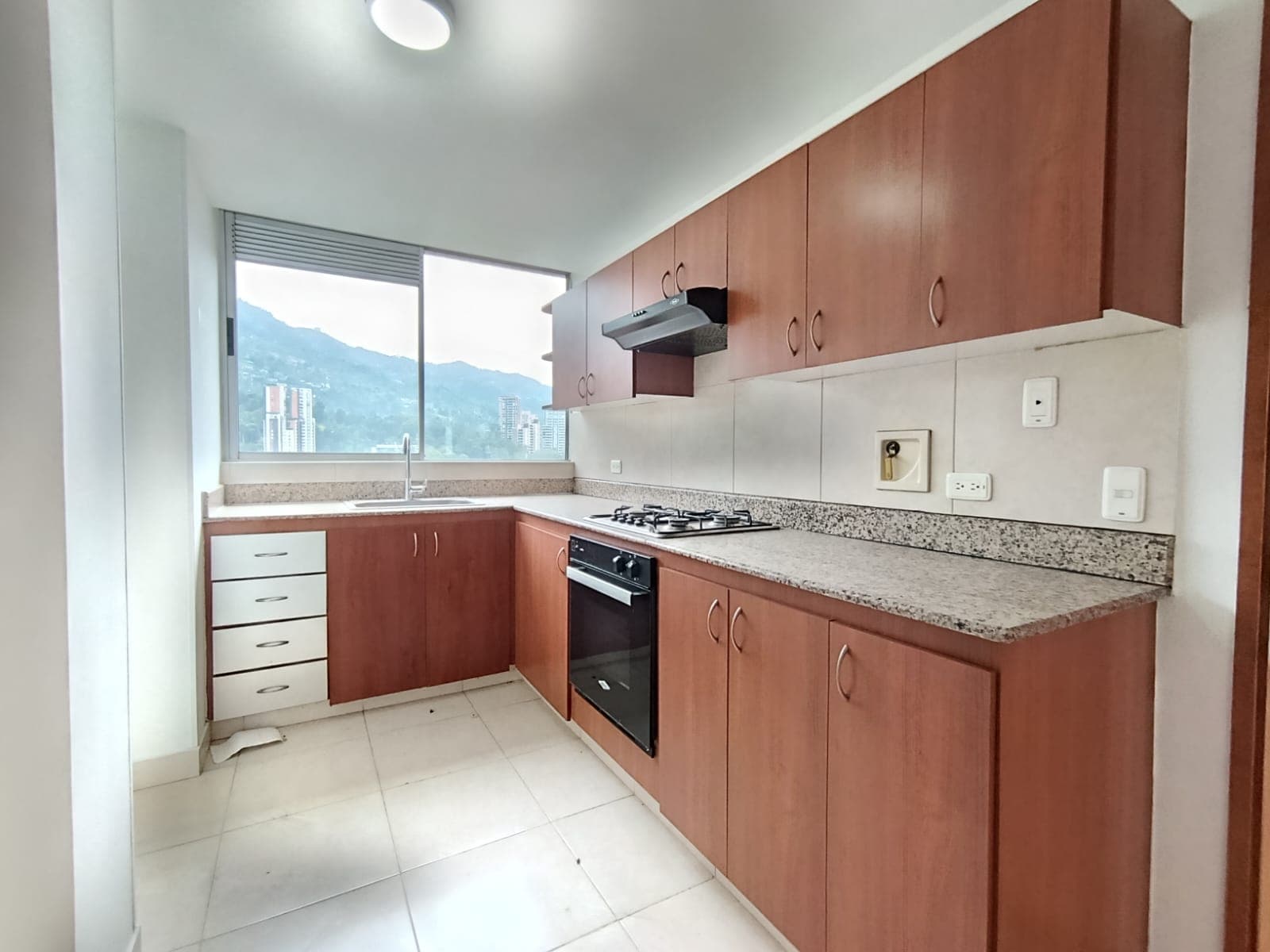Apartamento en arriendo en La Visitacion Los Gonzalez, El Poblado, Medellín — foto 5 de 19