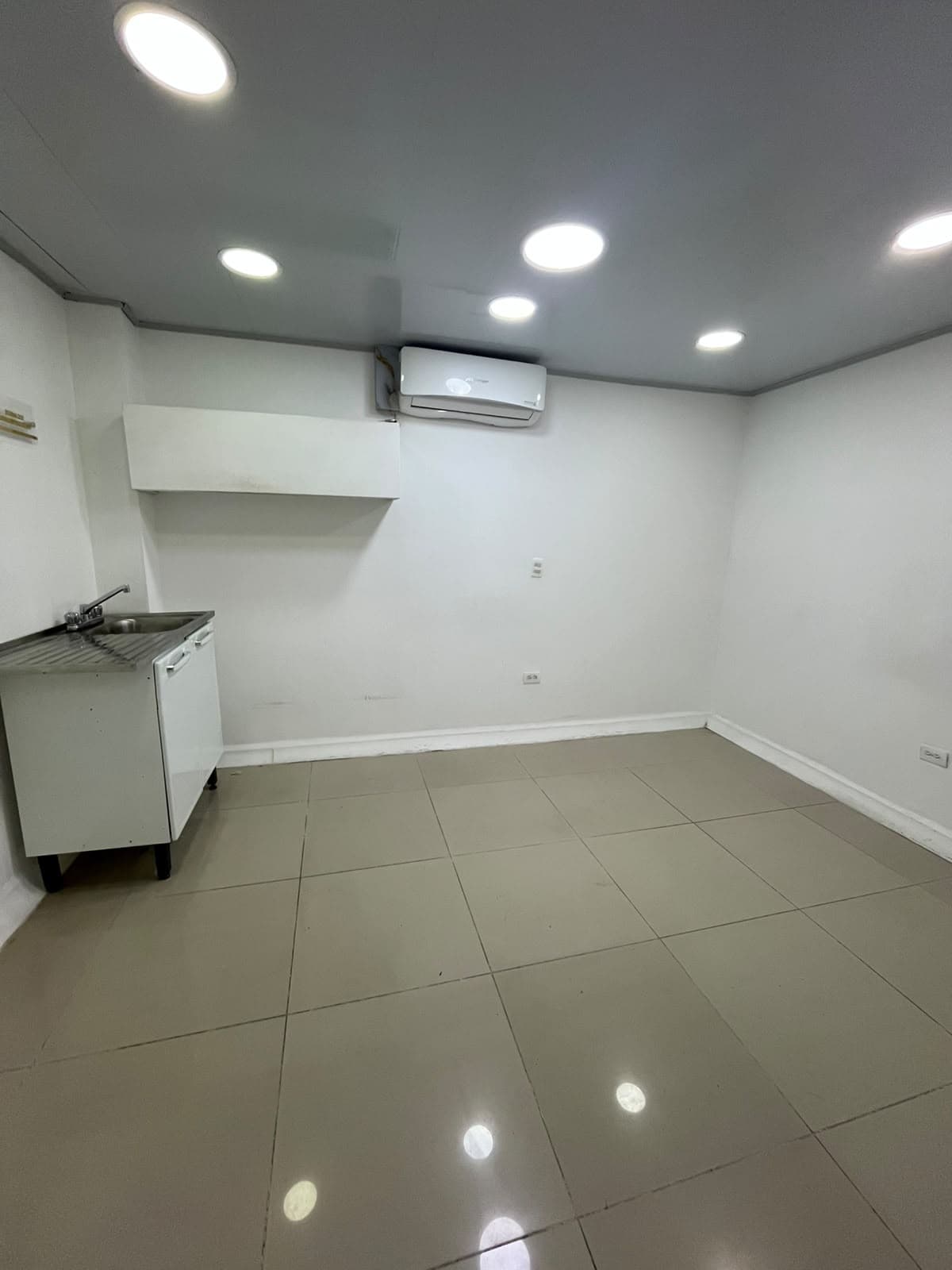 Local en arriendo en Simón Bolívar Medellín, La America — foto 1 de 11