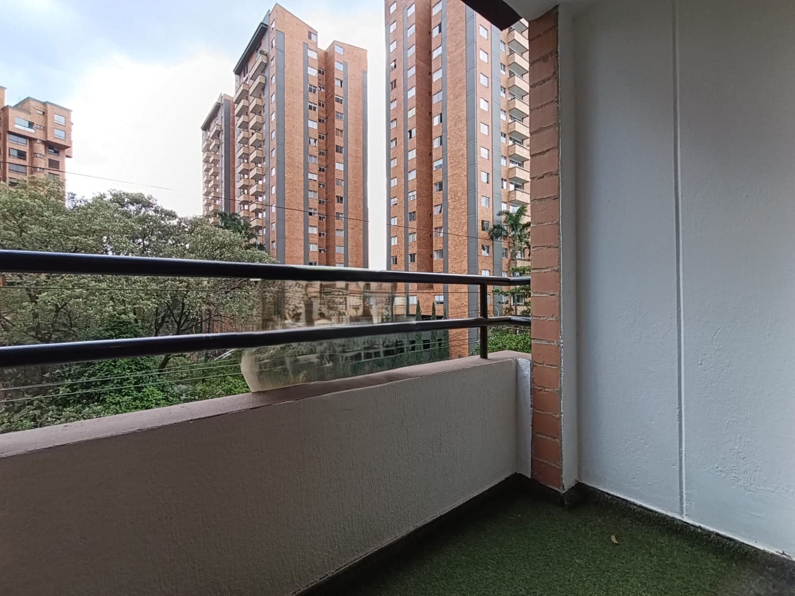 Apartamento en arriendo en Patio Bonito, El Poblado, Medellín — foto 4 de 17