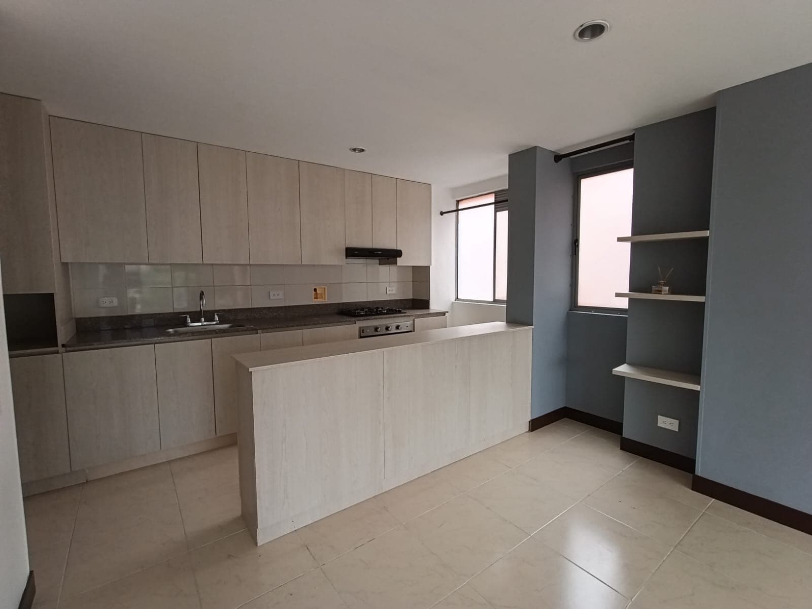 Apartamento en arriendo en Loma del Escobero Envigado — foto 1 de 16