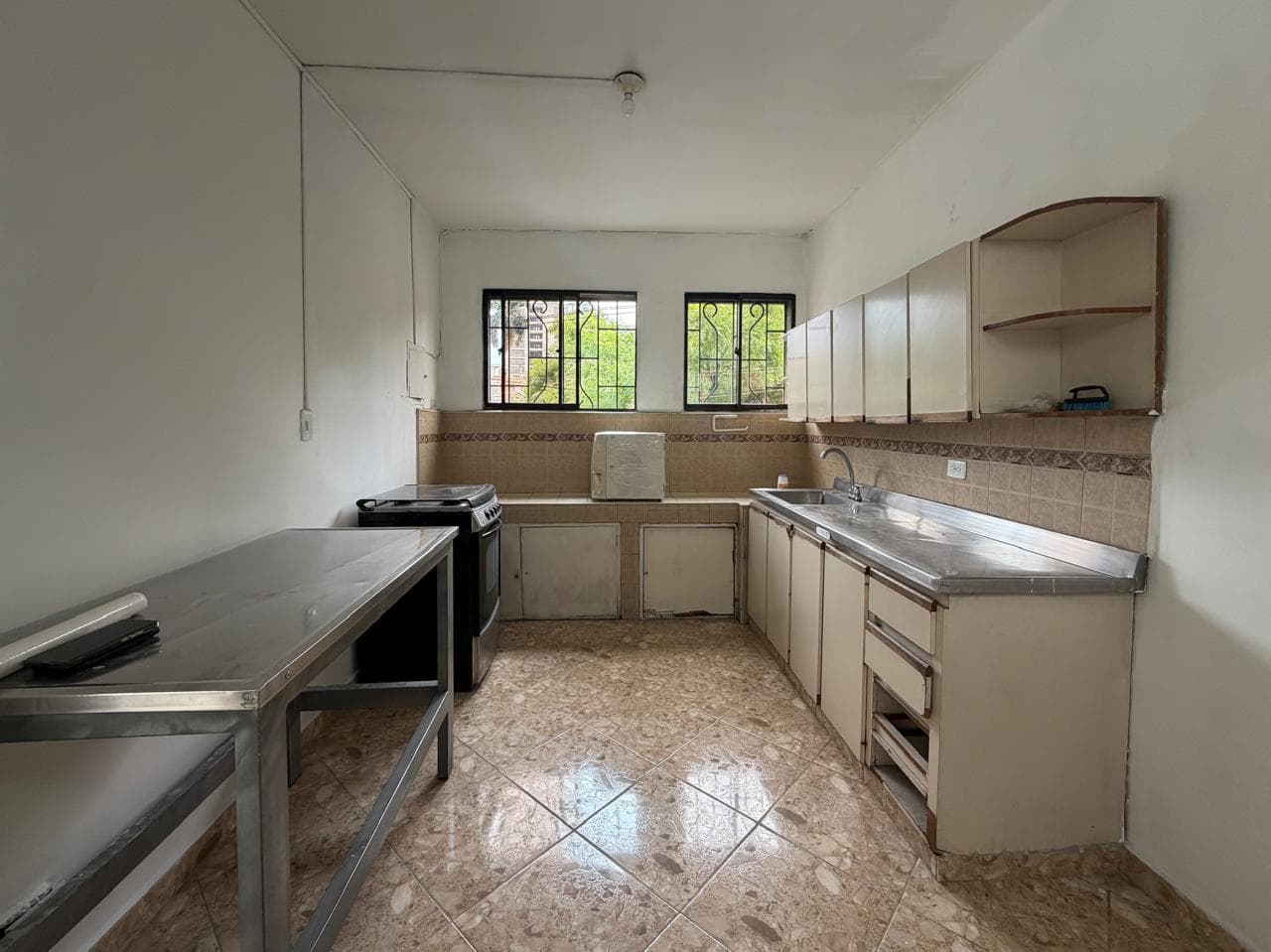 Casa Comercial en arriendo en Bombona, Centro, Medellín — foto 1 de 20