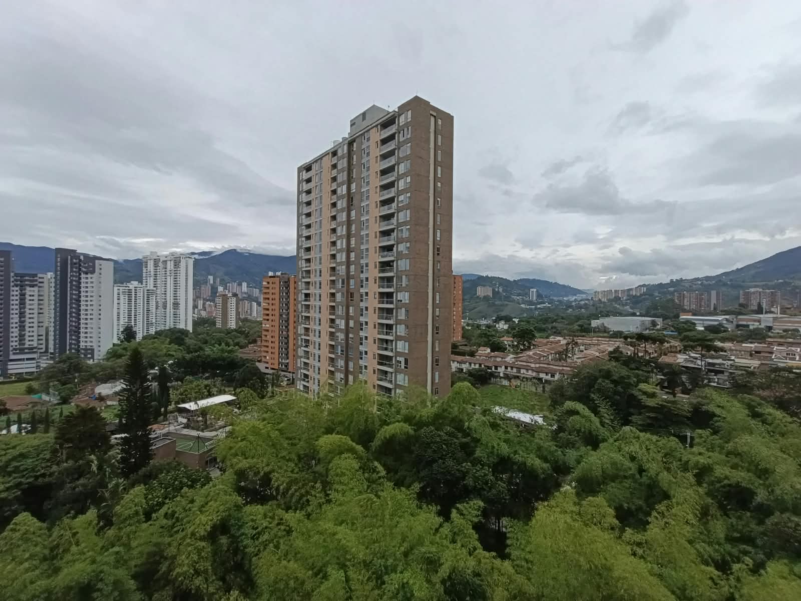 Apartamento en arriendo en Ditaires, Itagui — foto 1 de 20