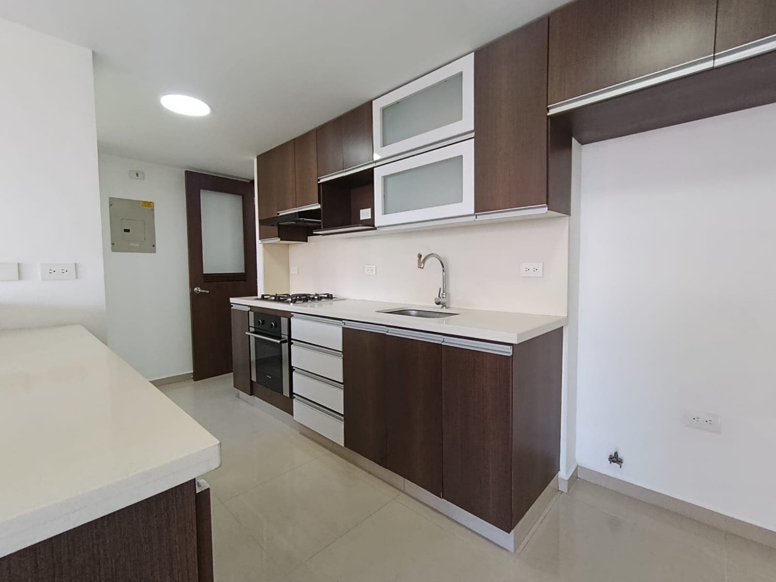 Apartamento en arriendo en Los Balsos, El Poblado, Medellín — foto 3 de 13